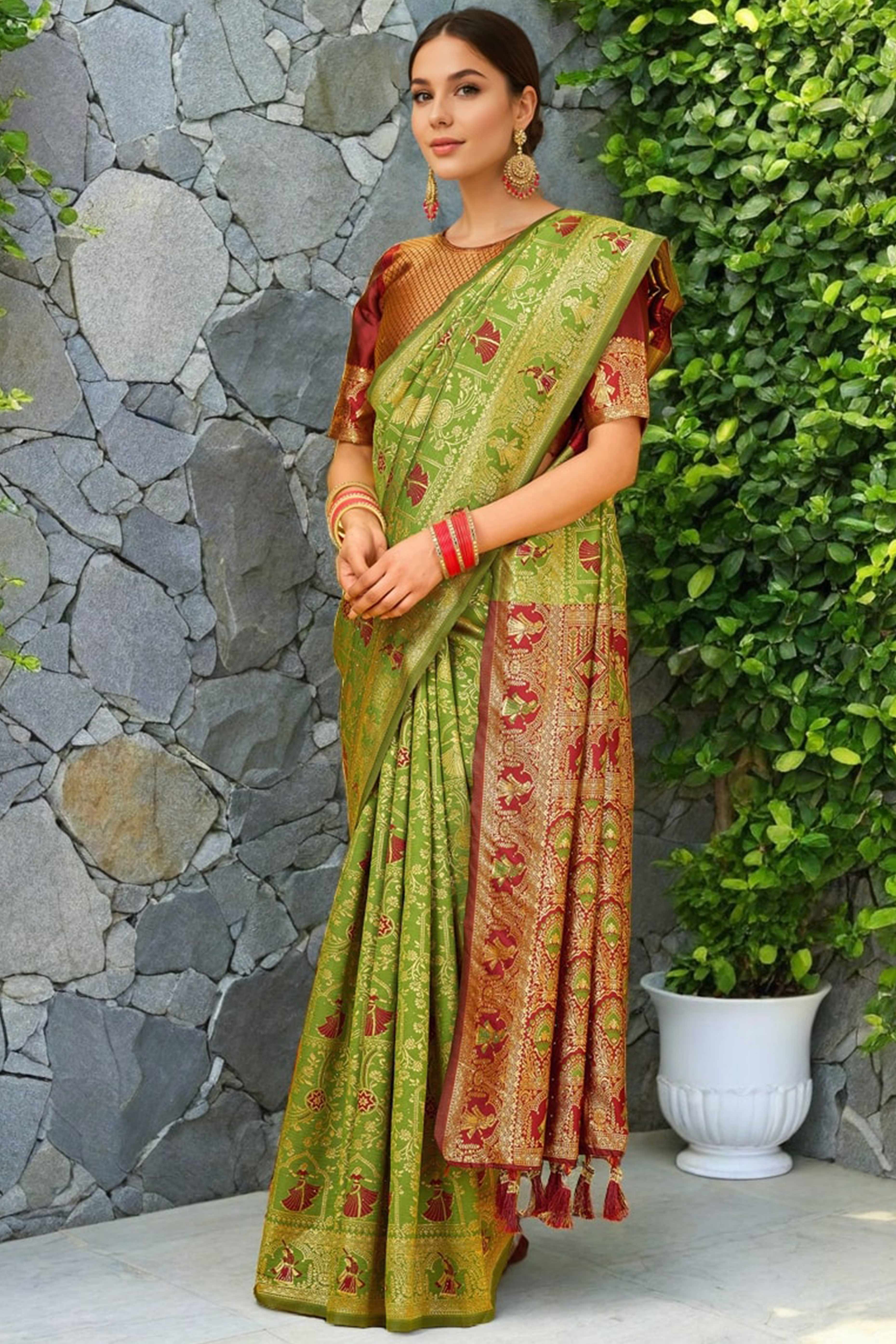 Green Paithani Saree In Silk Blend Highlighted With Floral Weaving & Tasselled Edge
