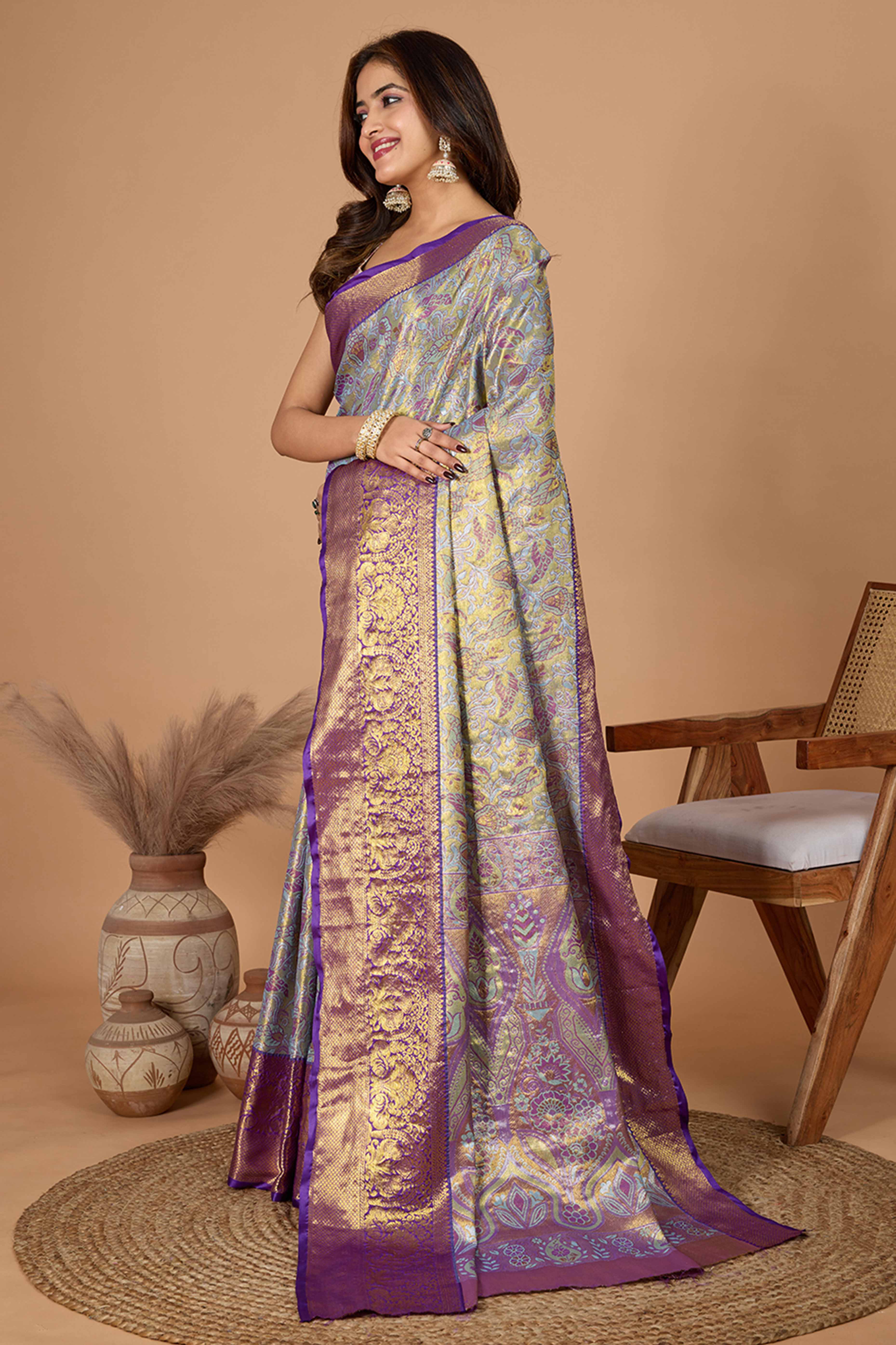 Blue Kanjivaram Silk Saree Adorned With Exquisite Floral Zari Weaving