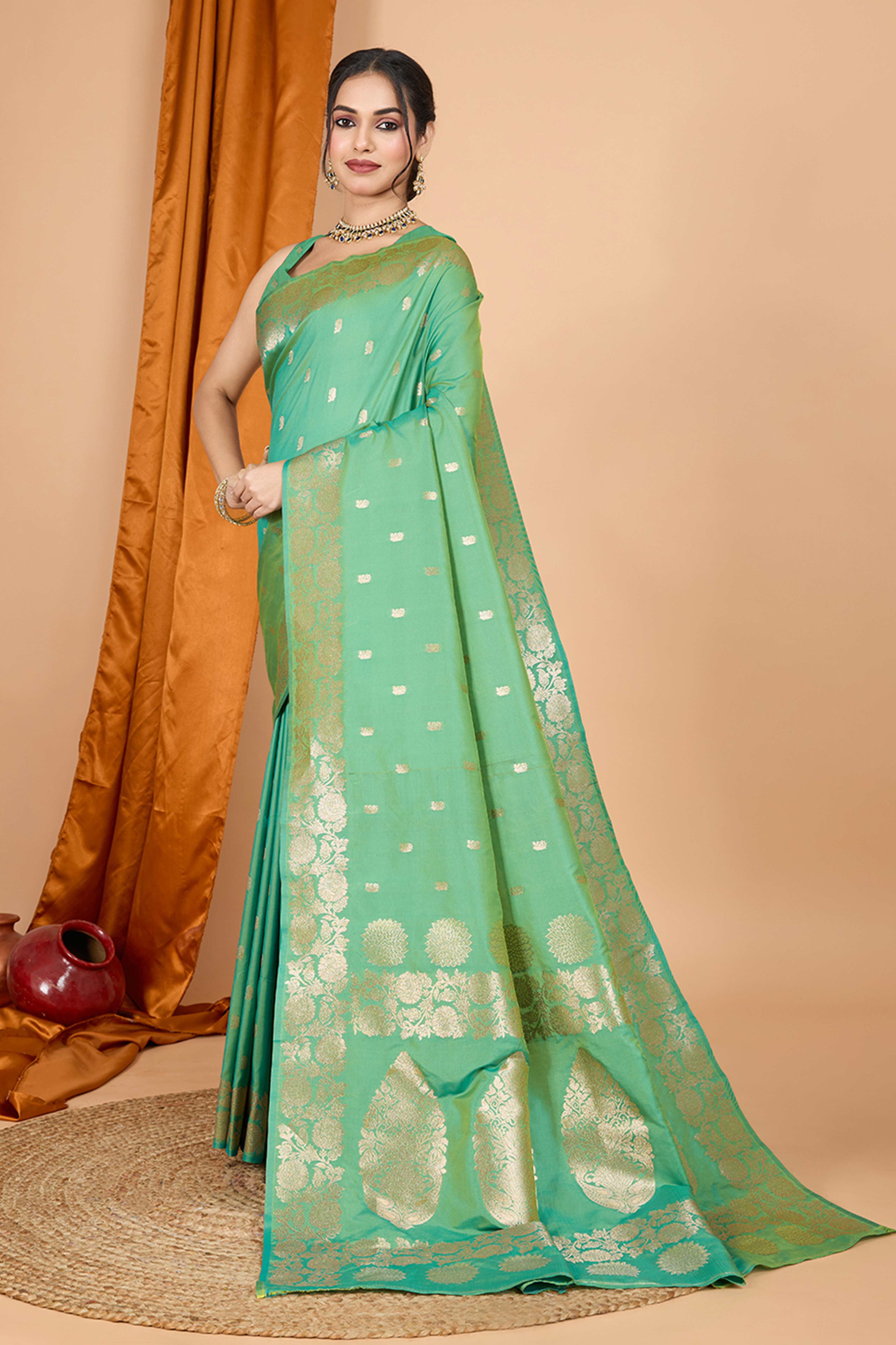 Rama Green Banarasi Silk Saree With Intricate Floral Zari Weaving