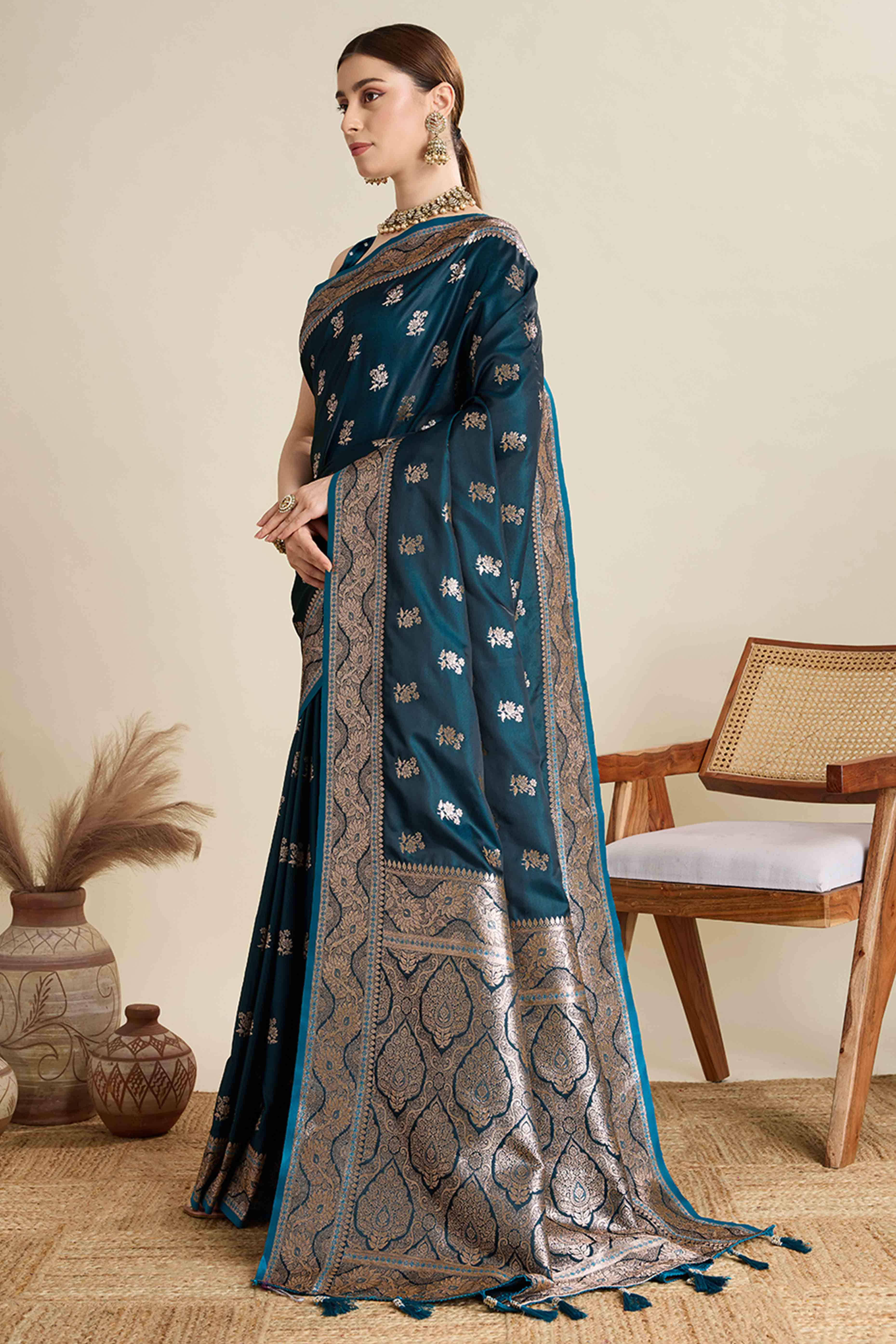 Teal Pure Silk Saree Featuring Traditional Banarasi Zari Weaving Patterns