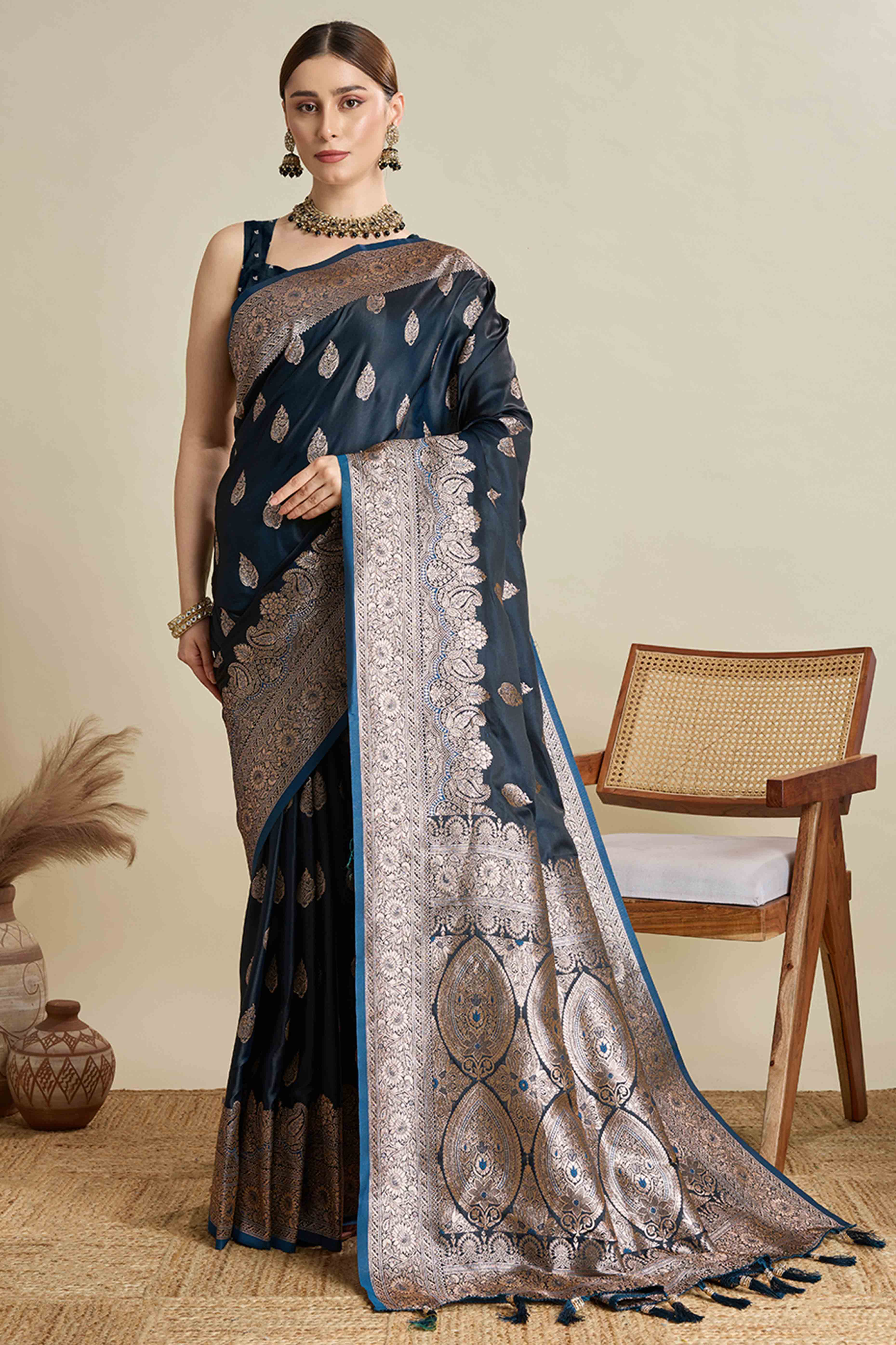 Deep Navy Blue Pure Silk Saree Featuring Traditional Banarasi Zari Weaving Patterns