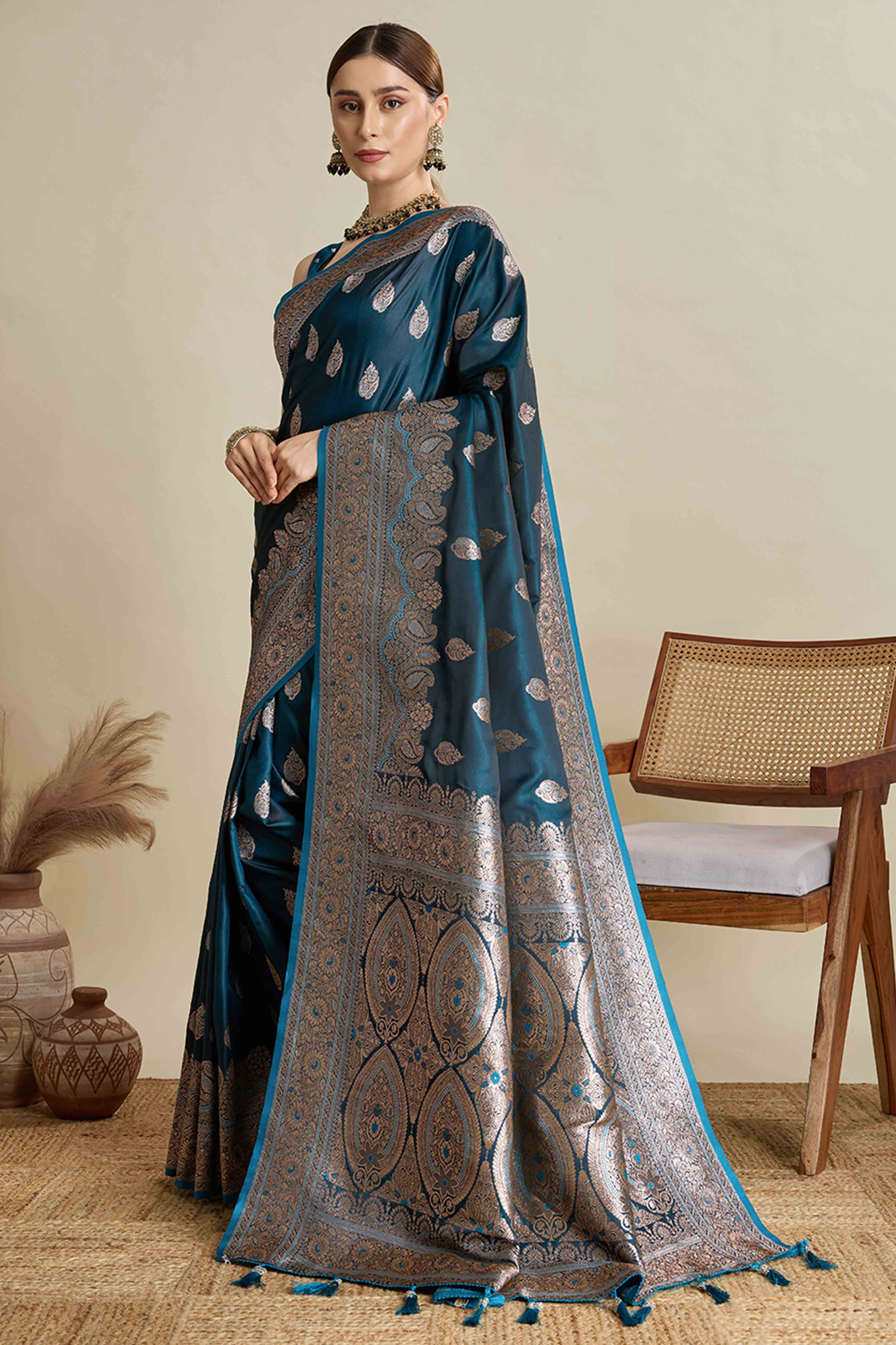 Teal Pure Silk Saree Featuring Traditional Banarasi Zari Weaving Patterns