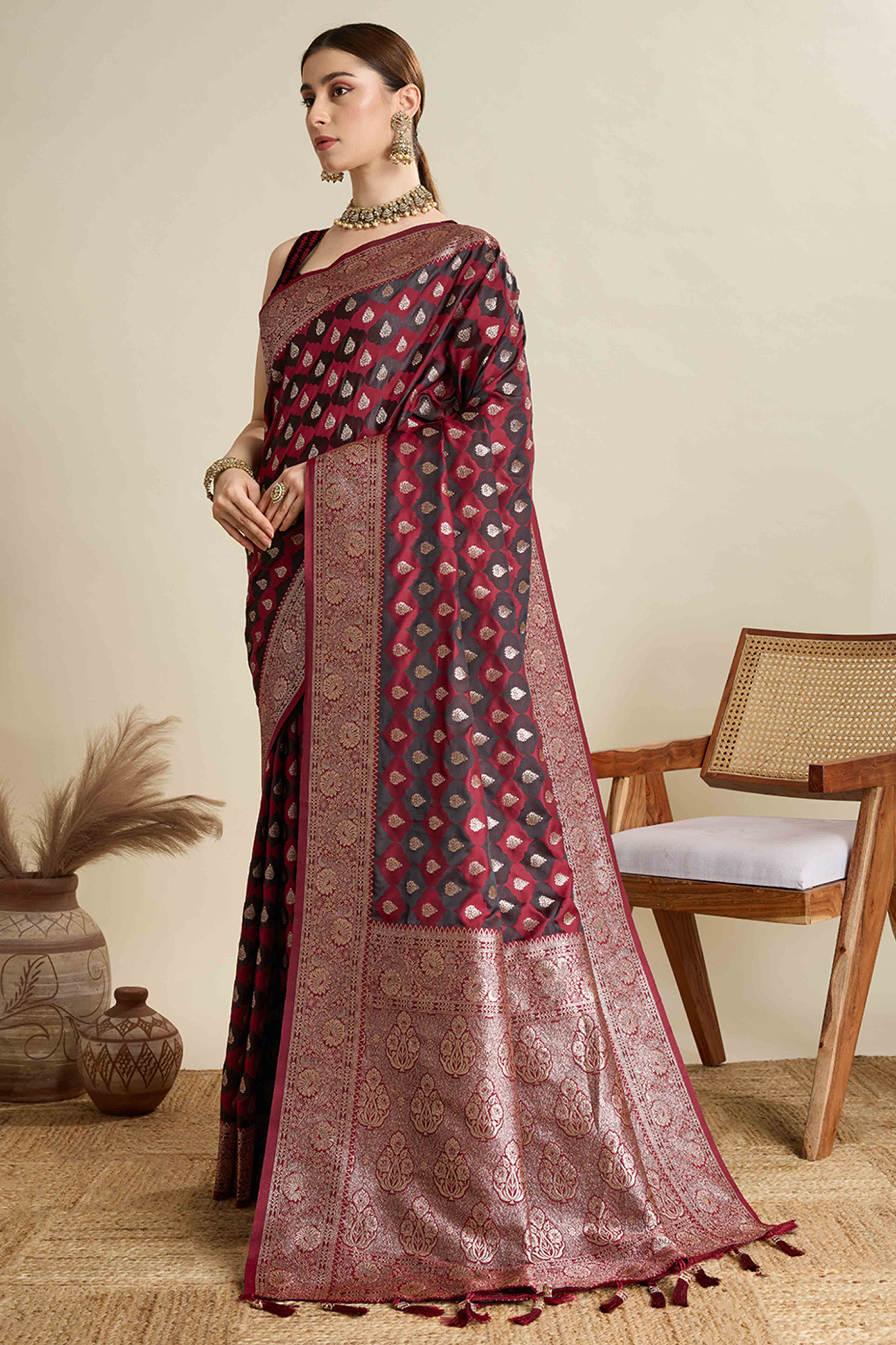 Maroon Pure Silk Saree Featuring Traditional Banarasi Zari Weaving Patterns