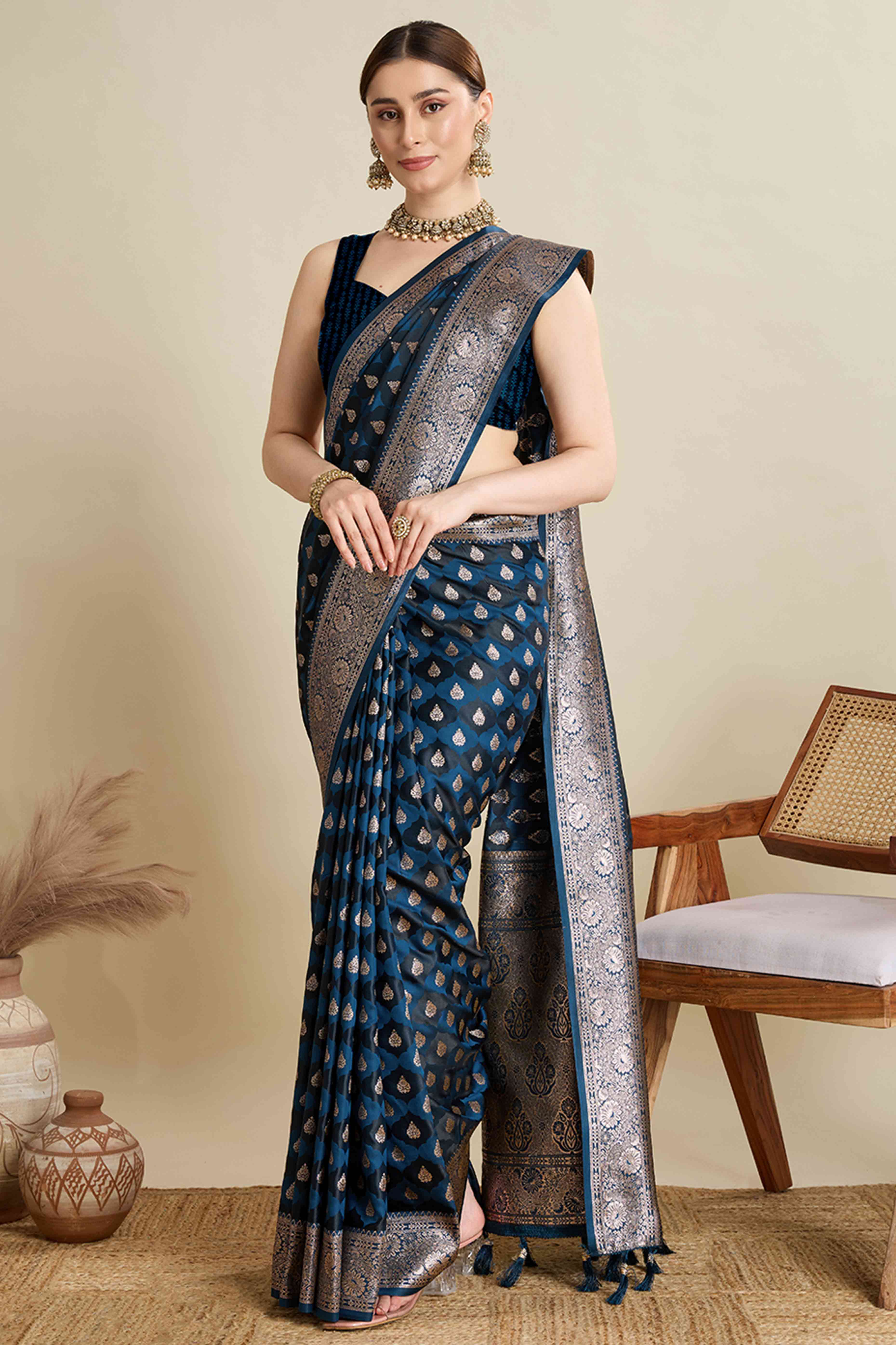 Blue Pure Silk Saree Featuring Traditional Banarasi Zari Weaving Patterns