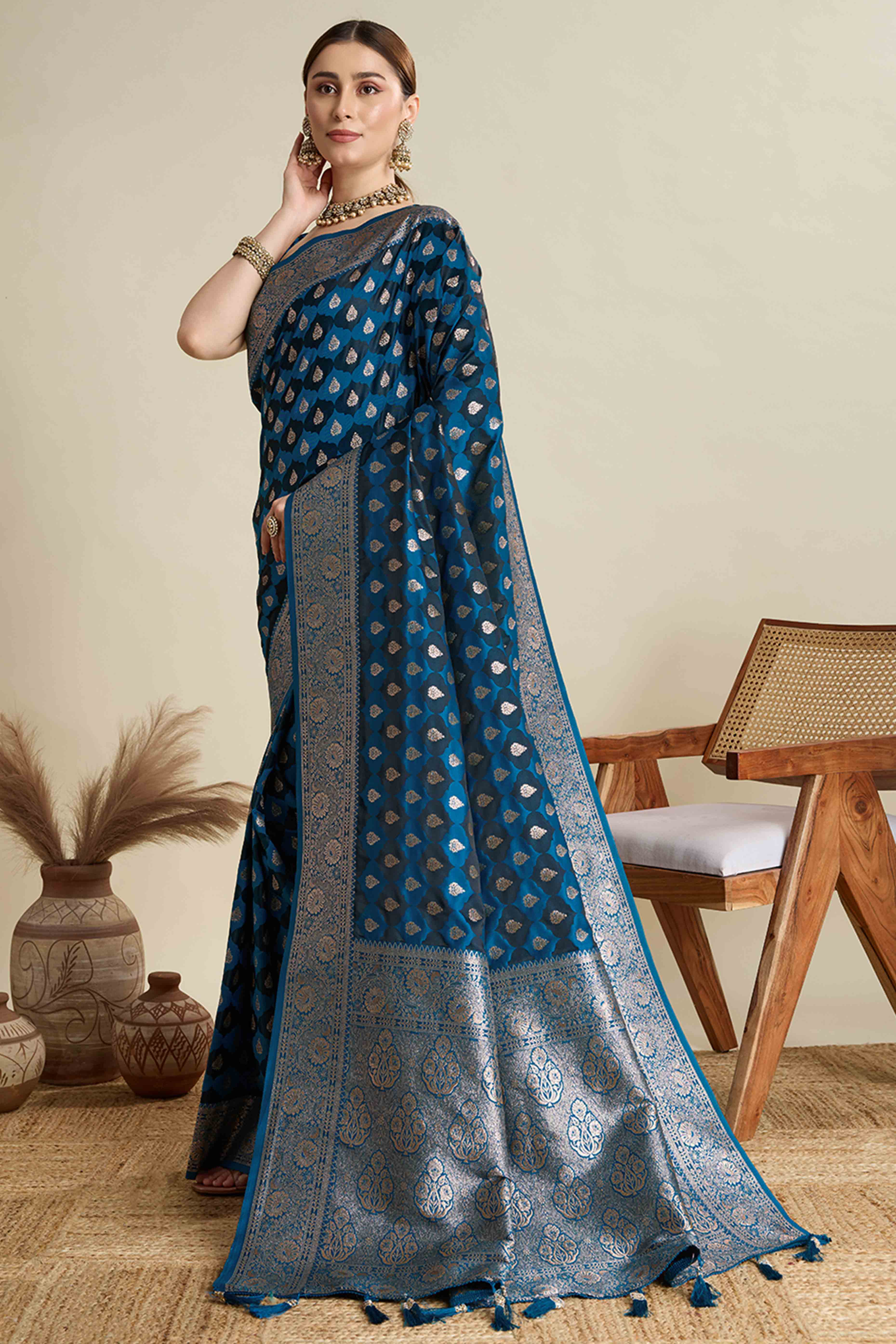 Blue Pure Silk Saree Featuring Traditional Banarasi Zari Weaving Patterns
