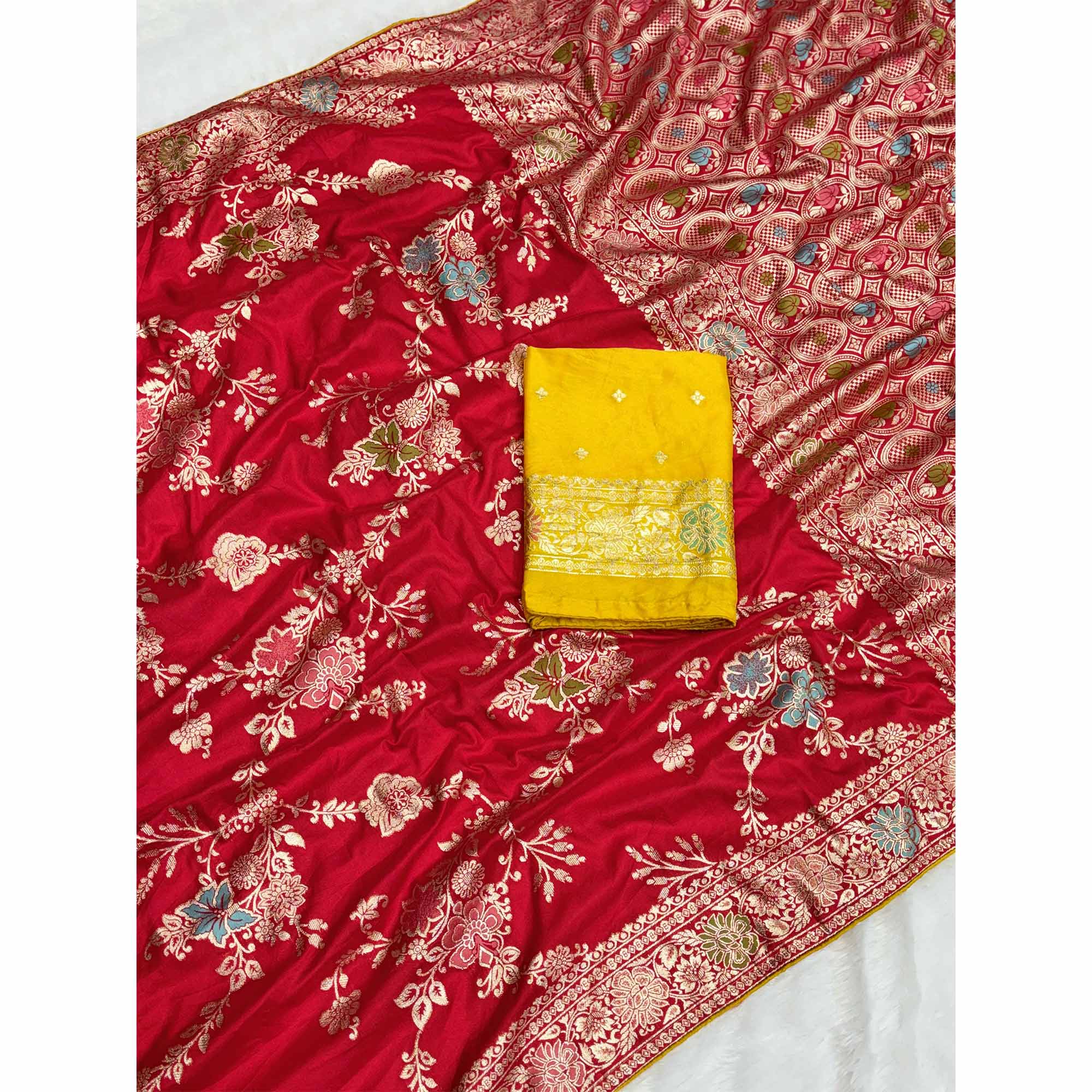 Red Dola Silk Saree with Intricate Zari Weaving for Festive Occasions