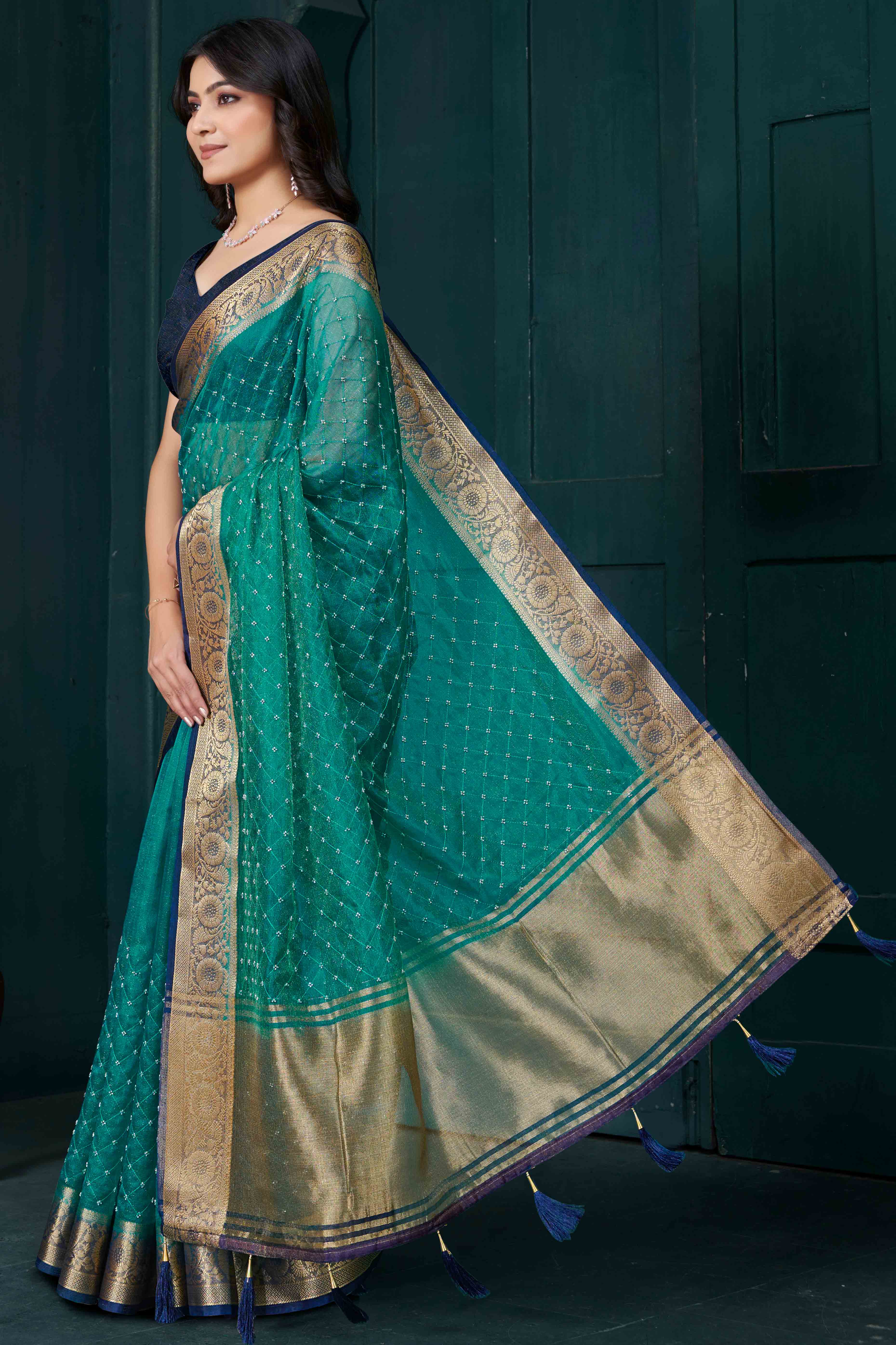 Rama Green Jacquard Saree With Intricate Beads Handwork & Floral Weaving Border