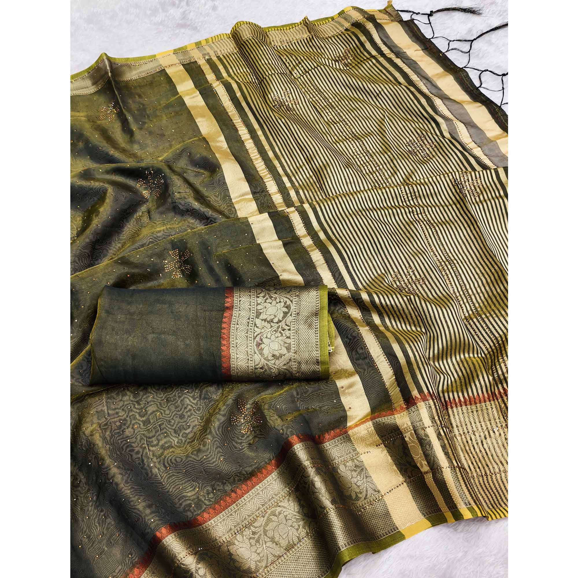 Exquisite Green Floral Weaving Banarasi Crushy Silk Saree With Sparkling Stone Work