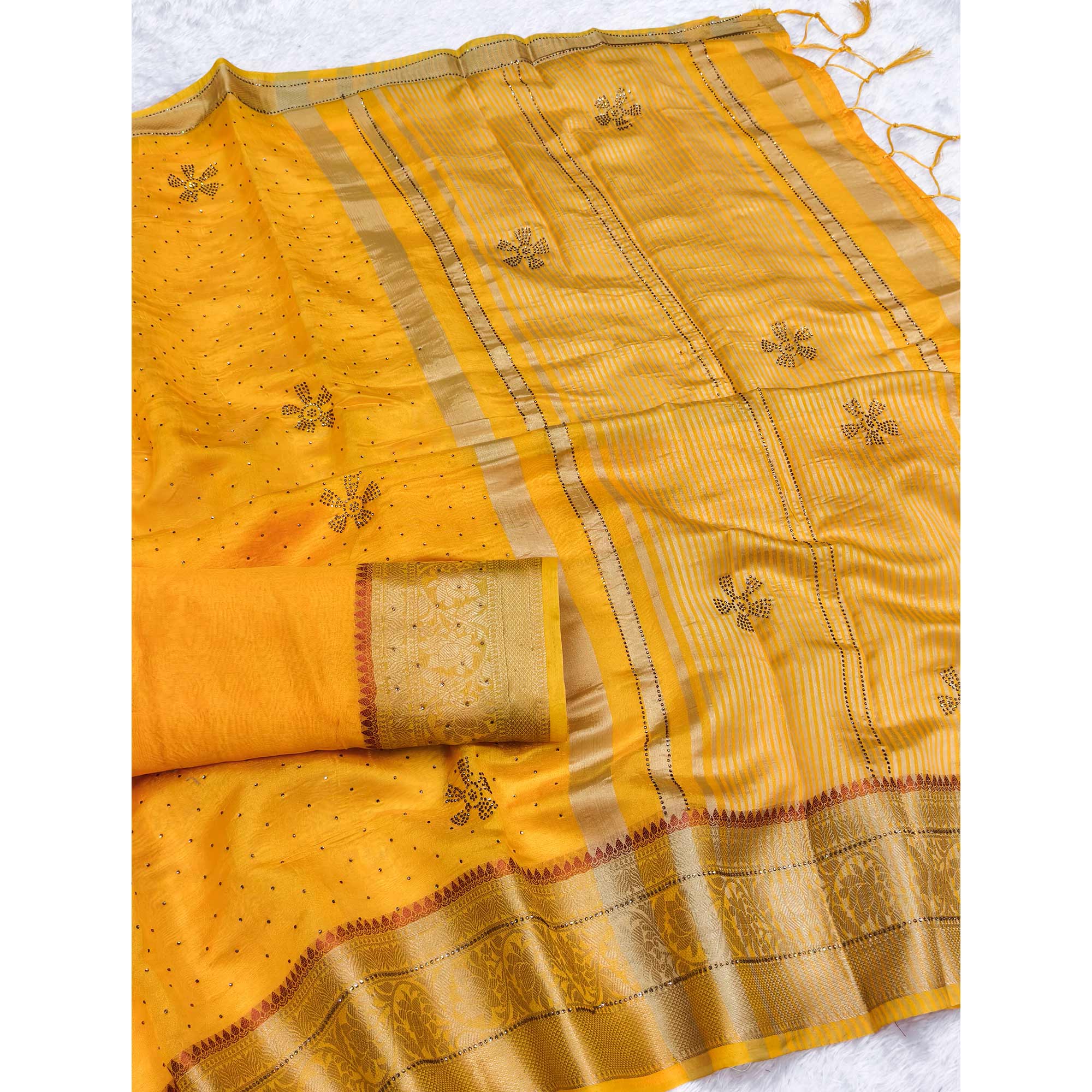 Exquisite Yellow Floral Weaving Banarasi Crushy Silk Saree With Sparkling Stone Work