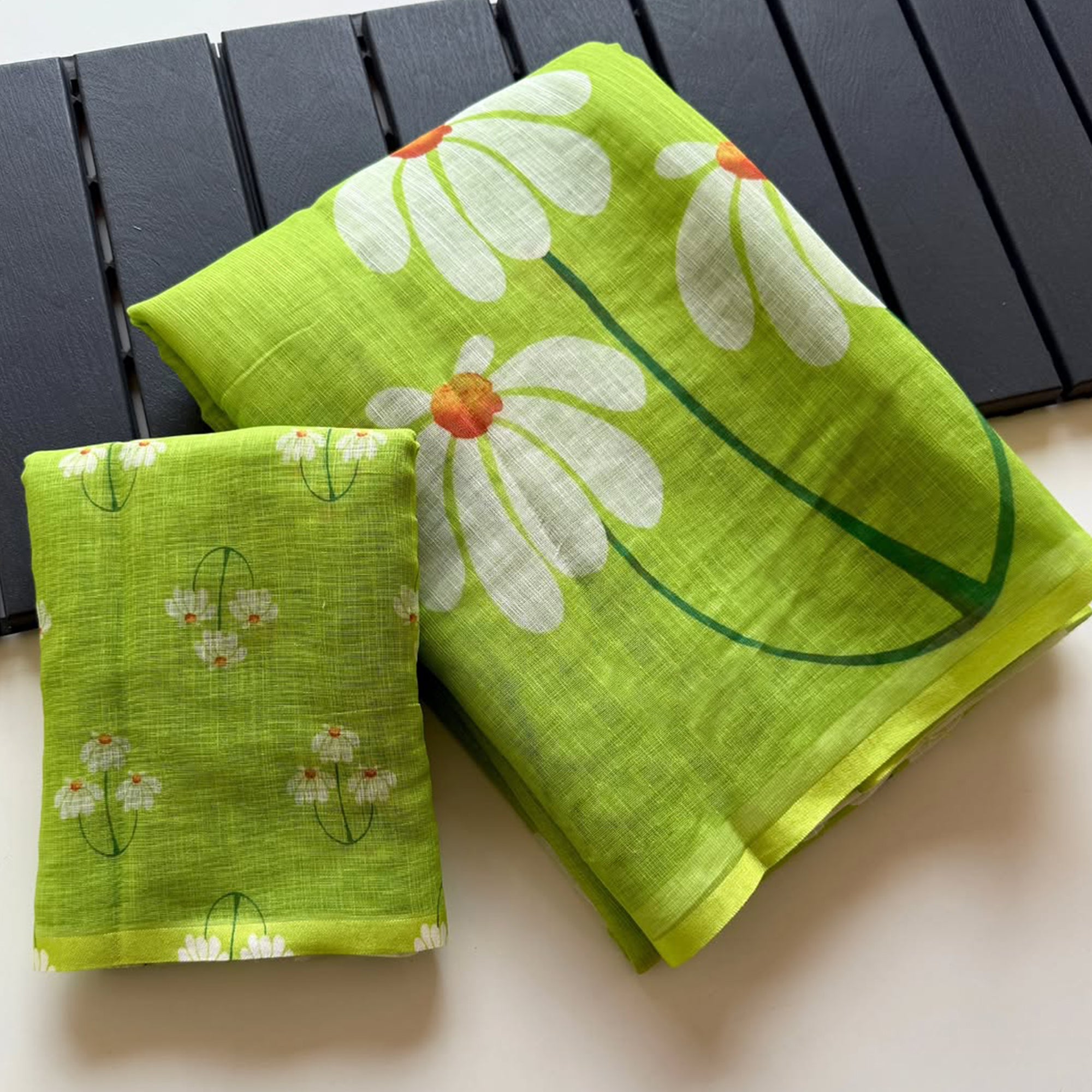Graceful Green Linen Cotton Saree with Stylish Floral Prints for Effortless Elegance