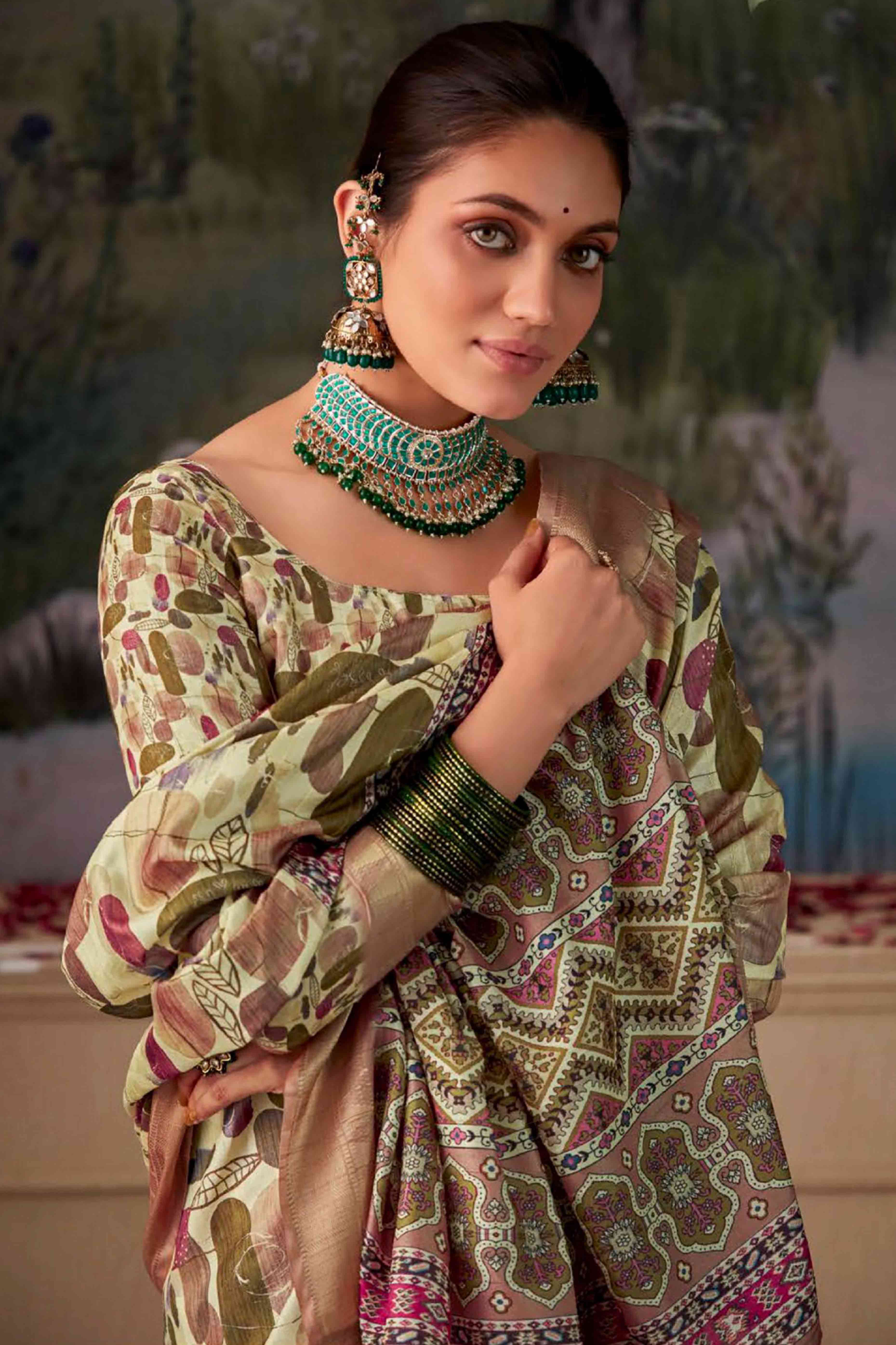 Trendy Digital Printed Silk Blend Saree in Cream