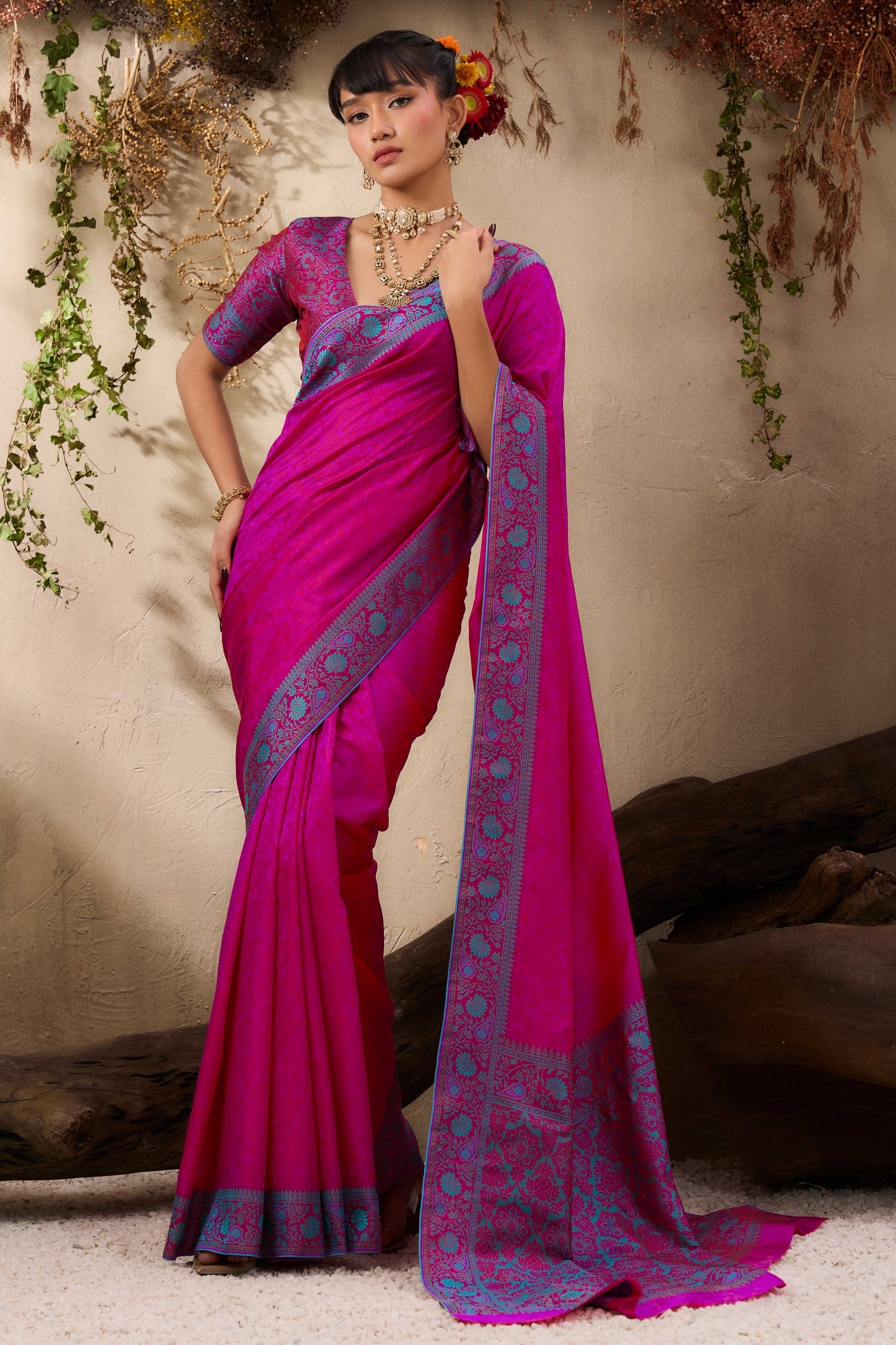 Magenta Pure Silk Kanjivaram Handloom Saree Enhanced with Zari Woven Patterns
