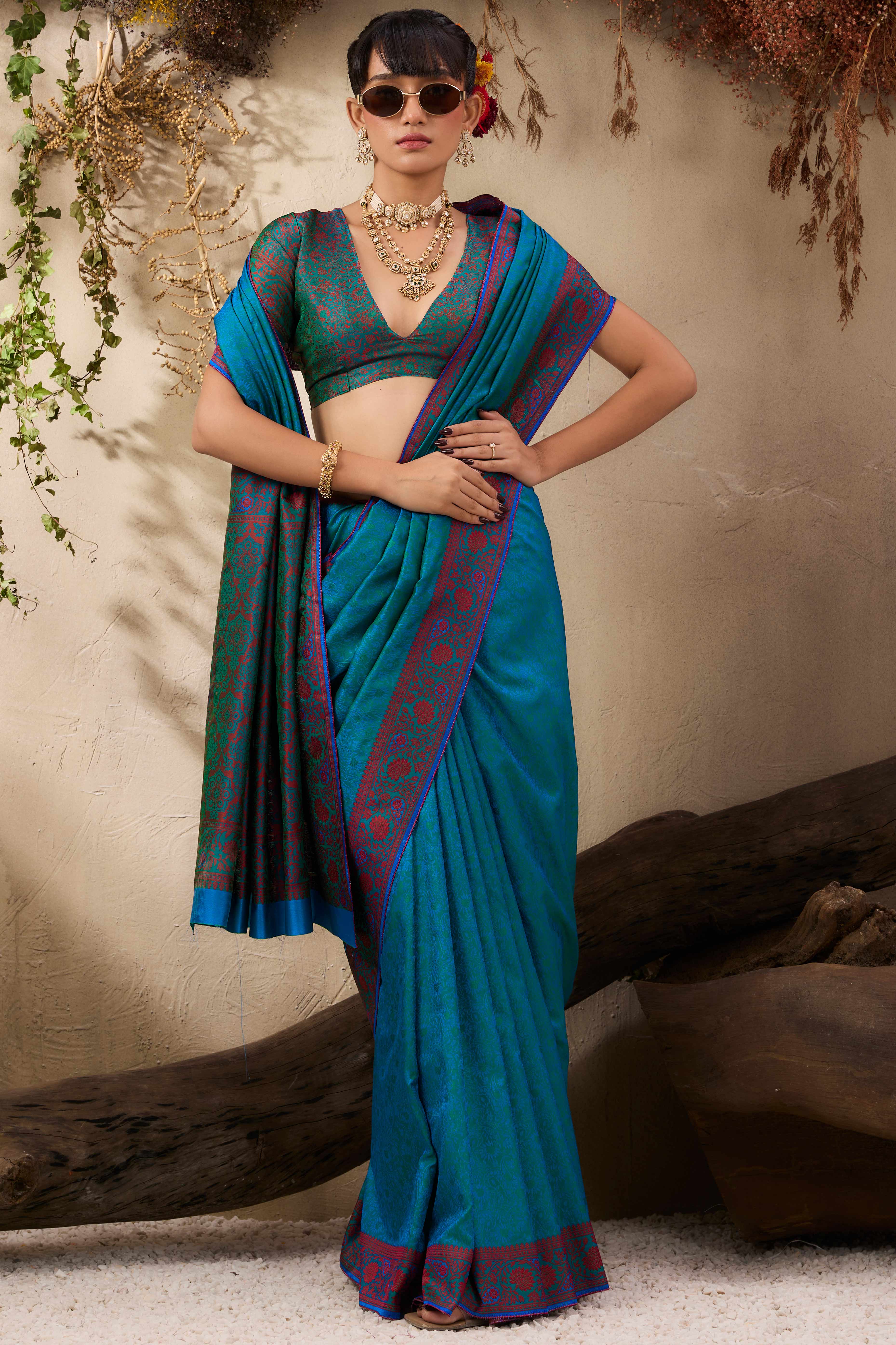 Teal Pure Silk Kanjivaram Handloom Saree Enhanced with Zari Woven Patterns