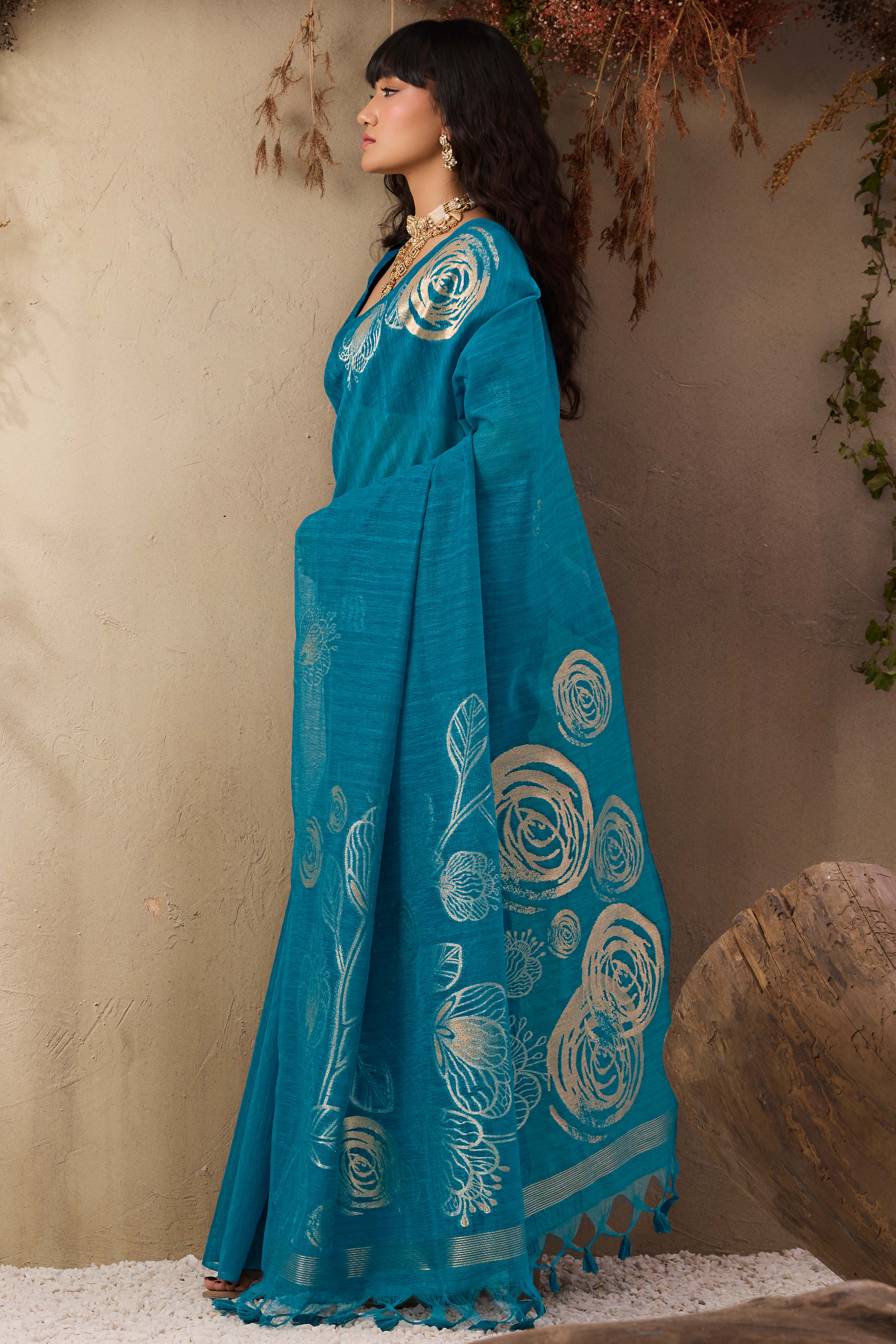 Teal Heritage Munga Art Silk Saree Highlighted with Fine Zari Weaving