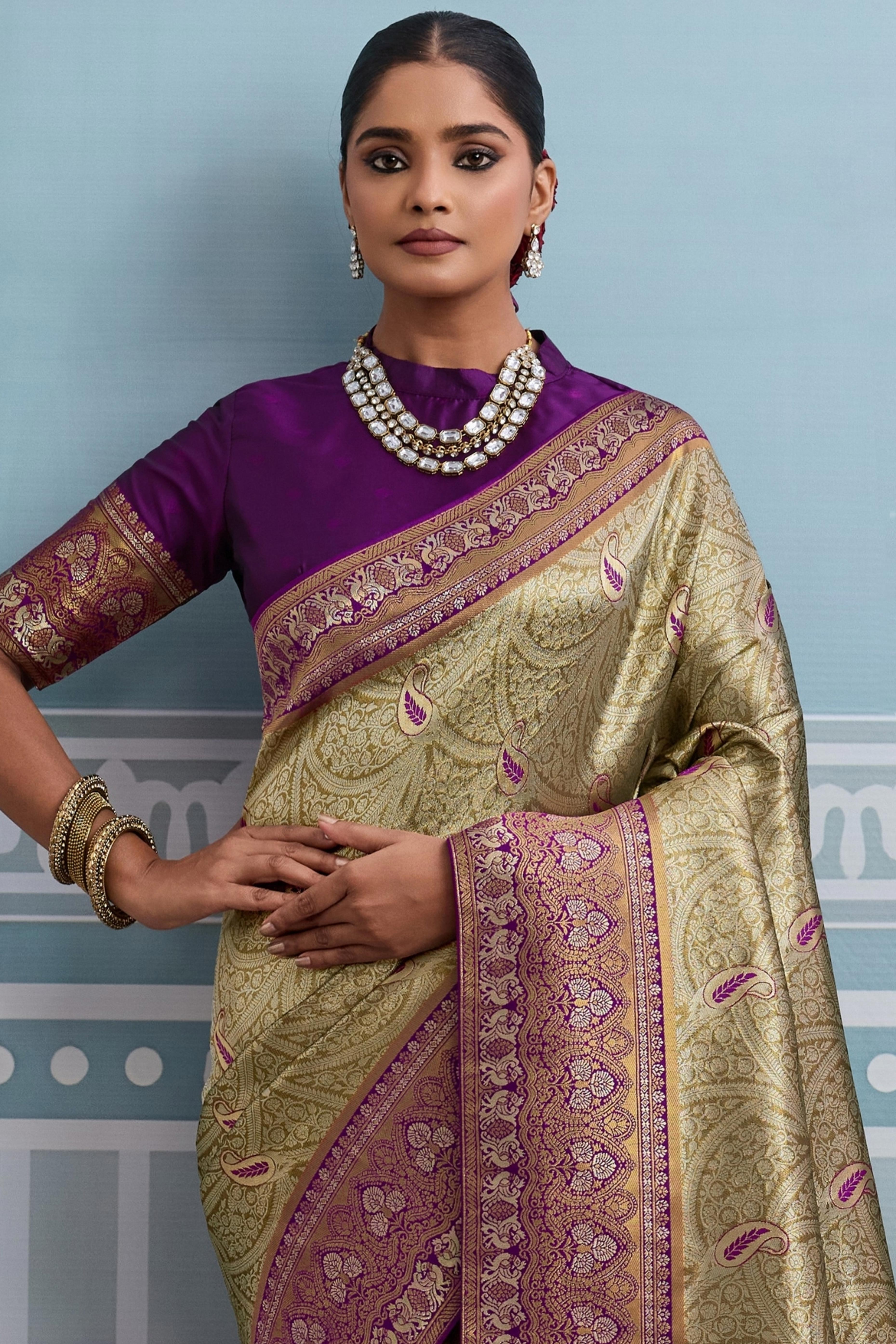 Green Soft Kanjivaram Silk Saree with Classic Zari Weaving for Elegant Styling