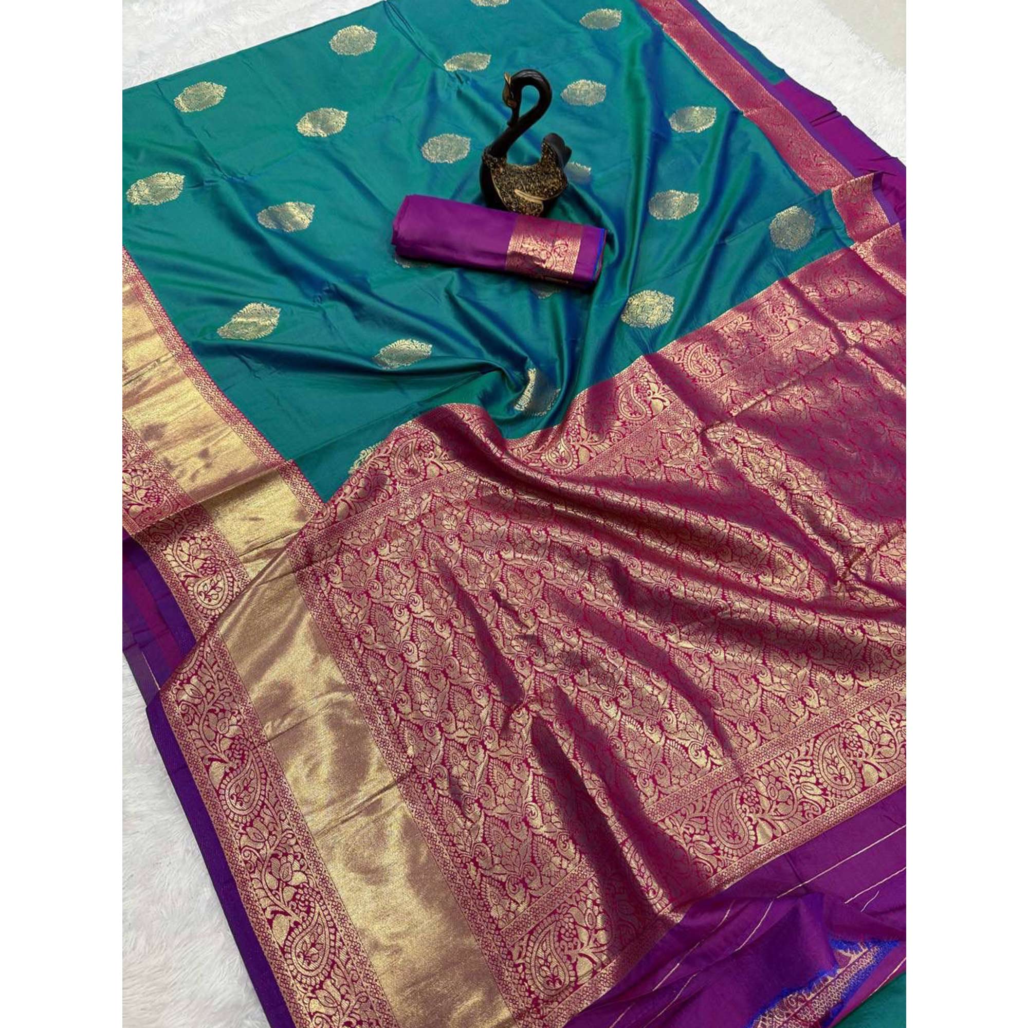 Morpich Green Authentic Kanjivaram Silk Saree Highlighted with Traditional Zari Butti Weaving