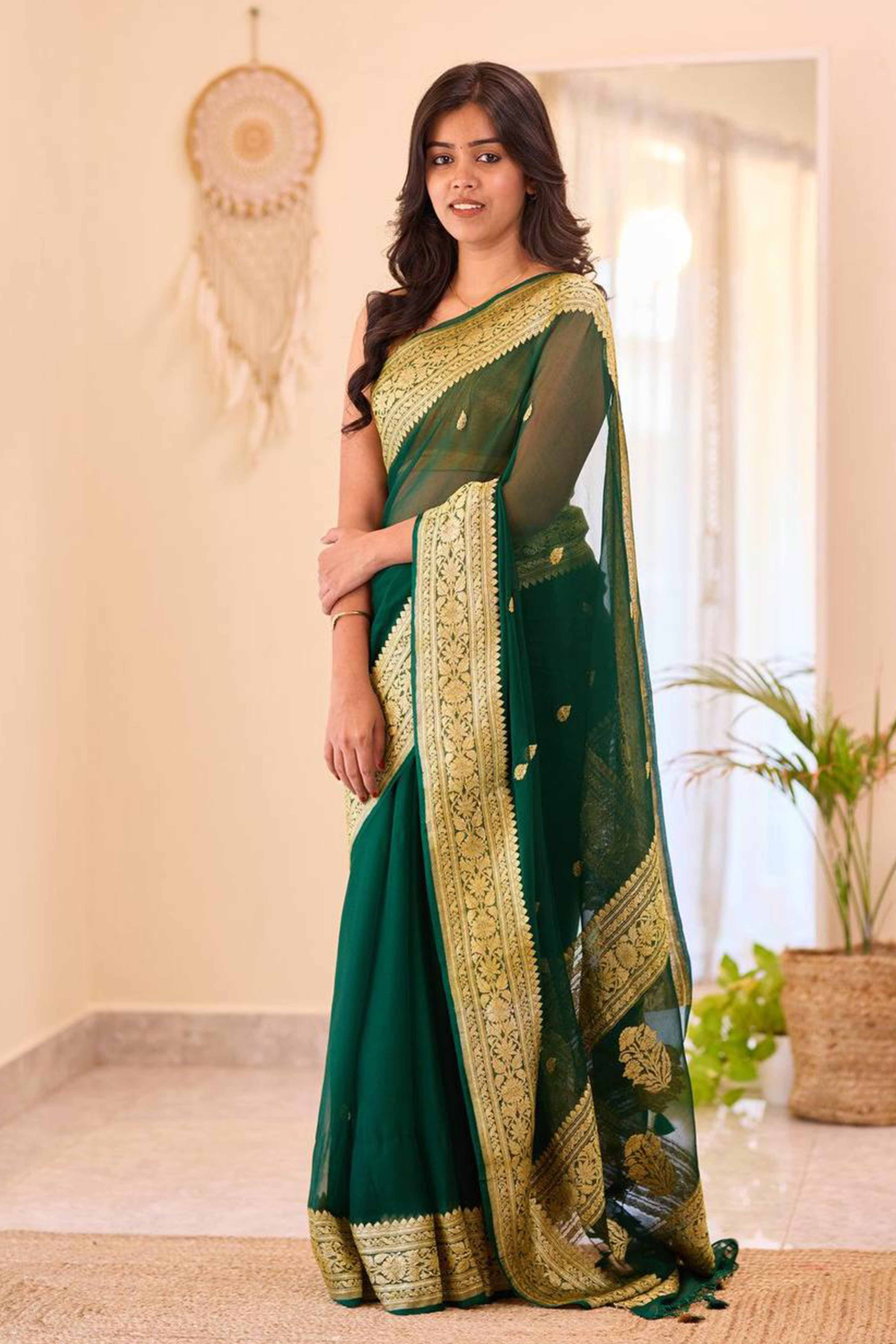 Sophisticated Dark Green Linen Saree with Traditional Butti Zari Weaving