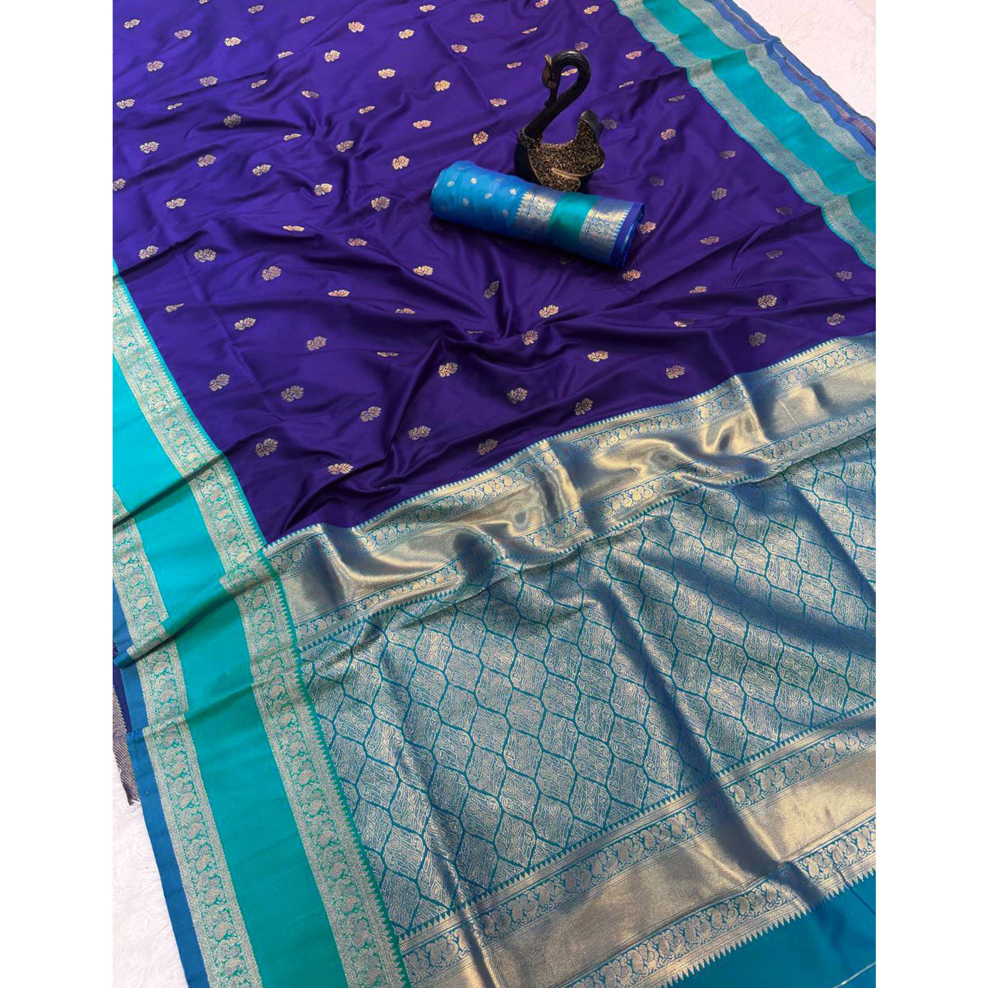 Royal Blue Zari Butti Woven Kanjivaram Silk Saree Designed for a Luxurious Heritage Style