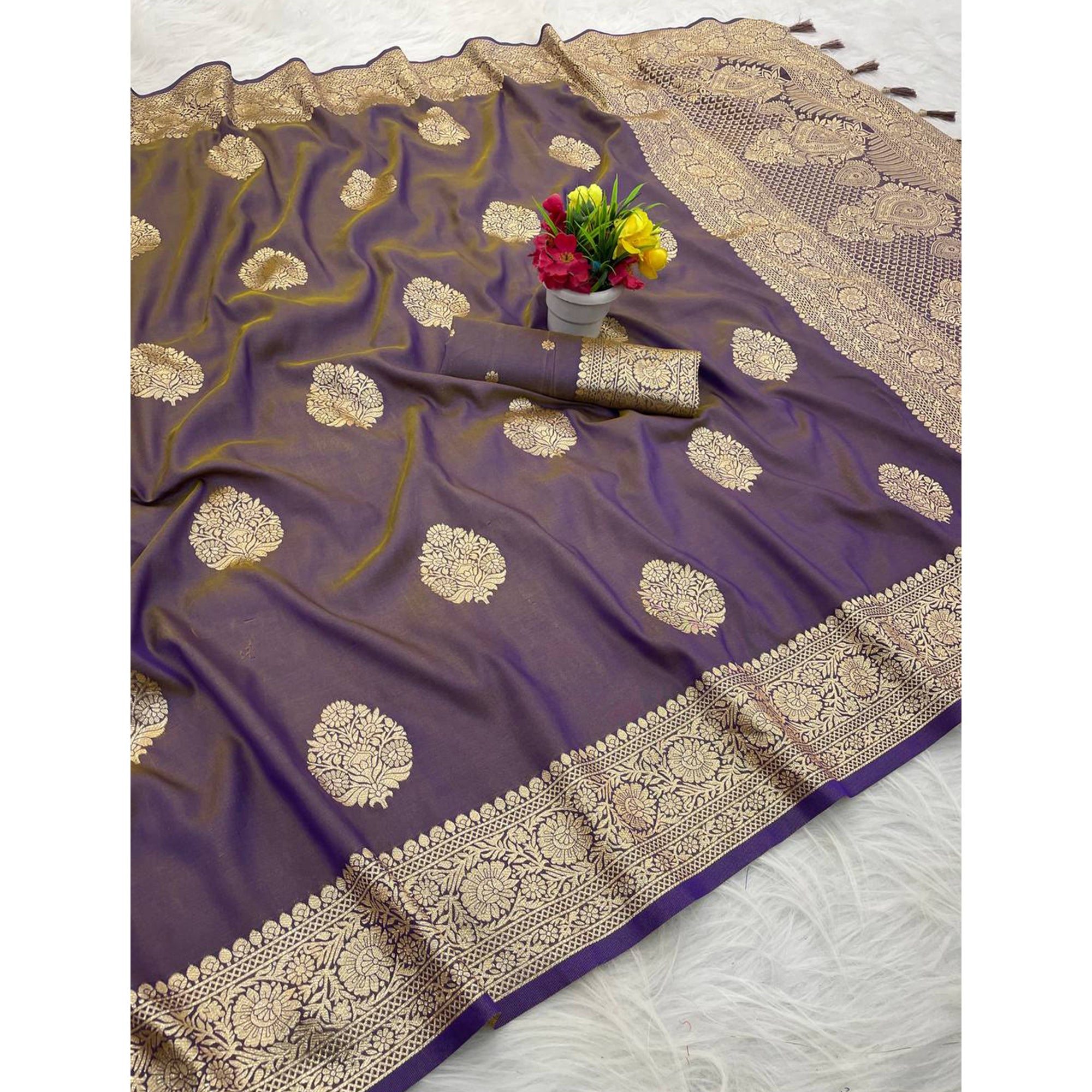Lavender Pure Banarasi Silk Saree Adorned with Intricate Zari Butti Woven Detailing