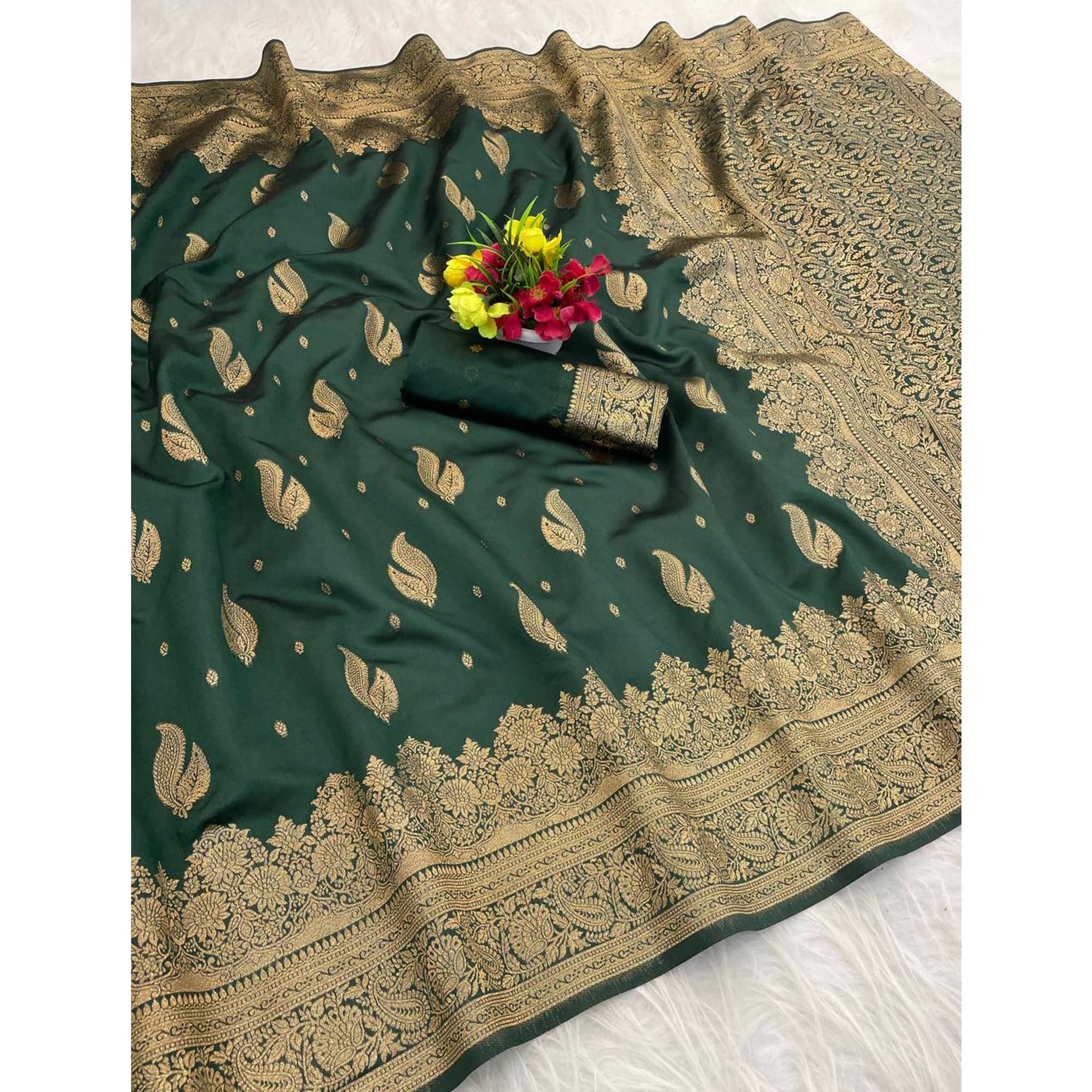 Green Pure Banarasi Silk Saree Adorned with Exquisite Floral Zari Weaving