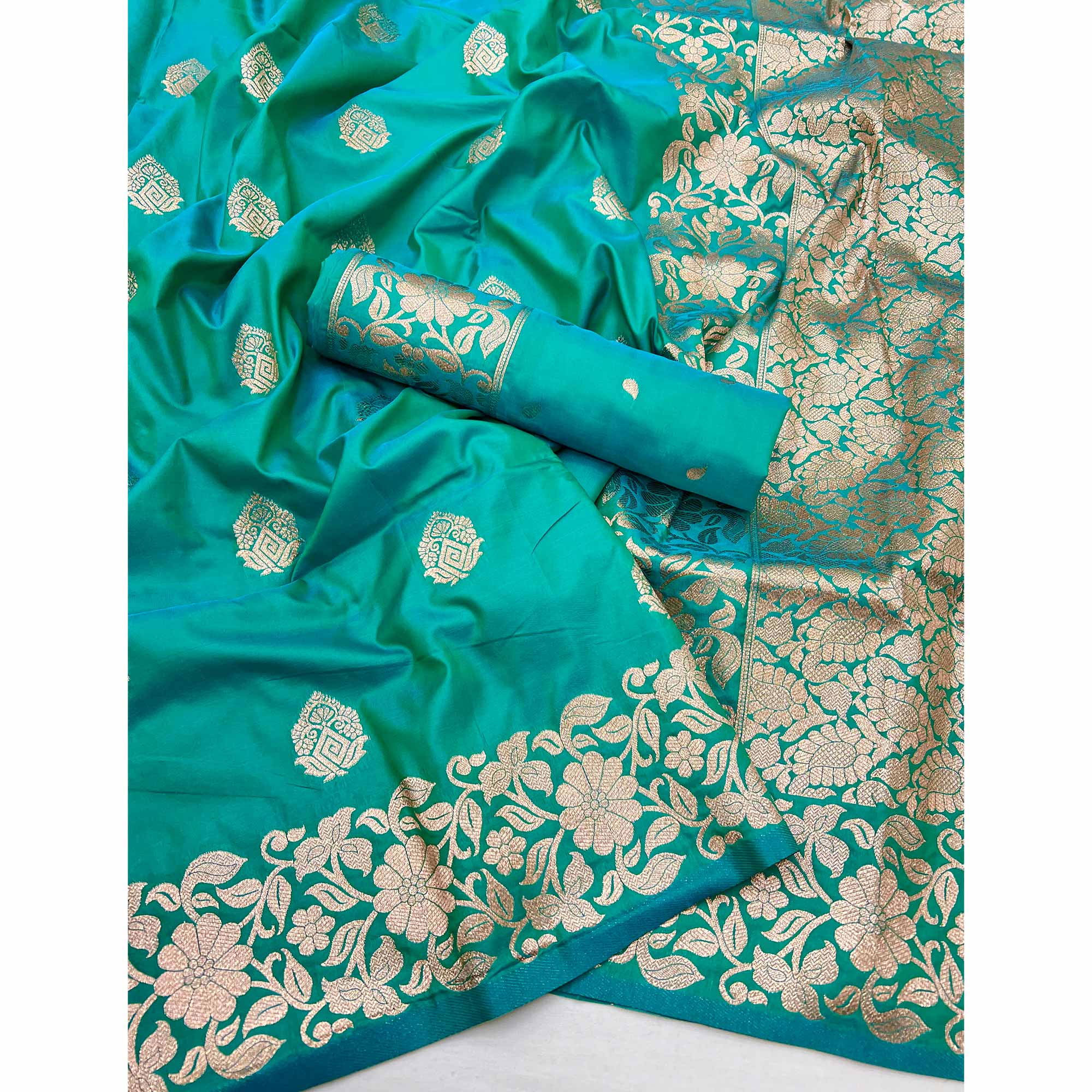 Rama Green Art Silk Saree With Intricate Zari Weave & Majestic Banarasi Pallu