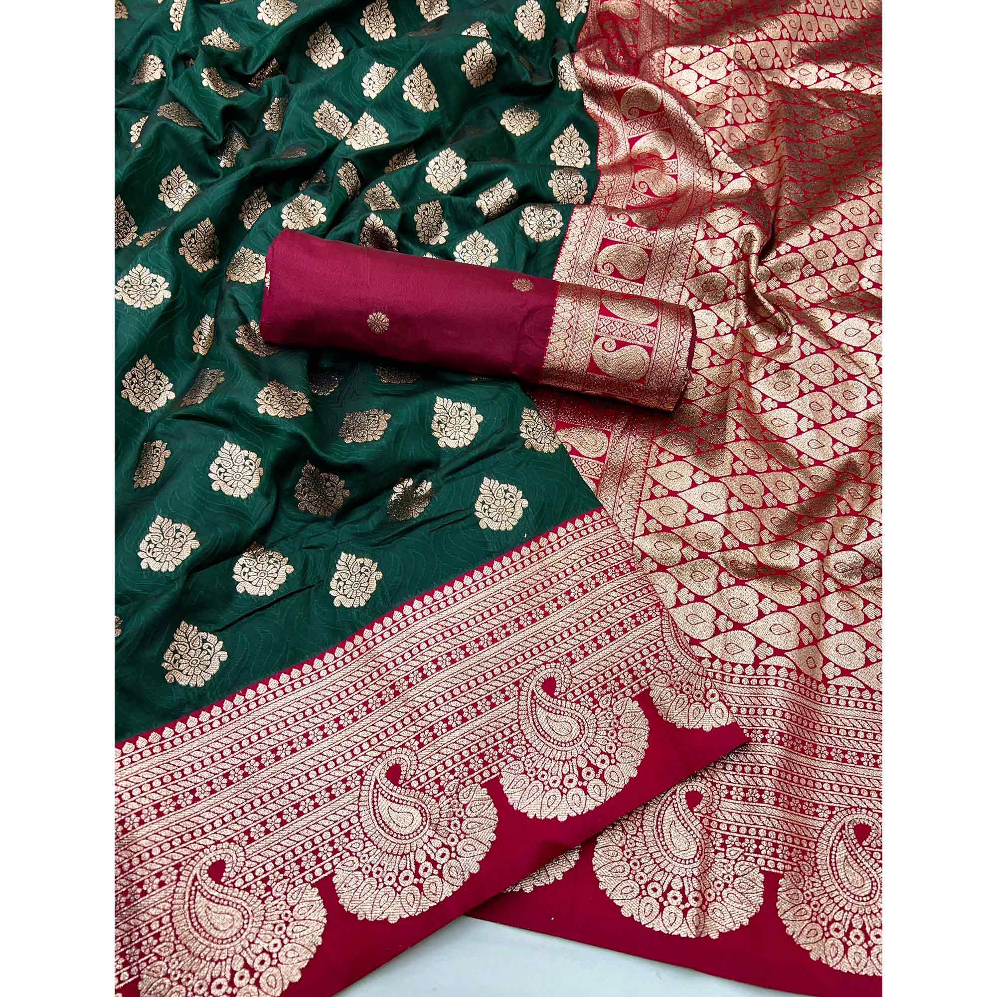 Dazzling Zari Woven Green Art Silk Saree Accented With A Heritage Banarasi Pallu
