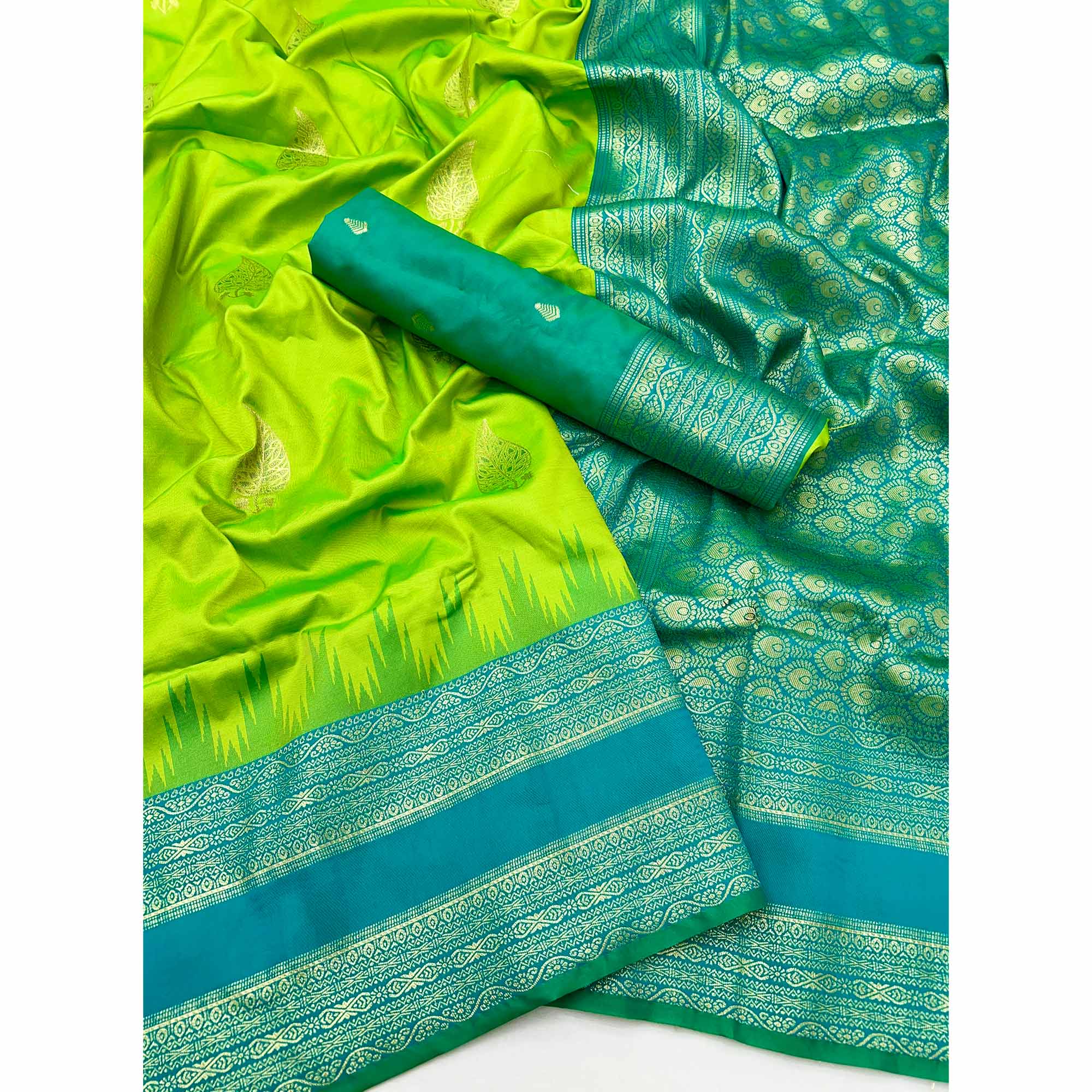 Green Zari Woven Art Silk Saree Featuring Delicate Floral Motifs & Regal Banarasi Pallu