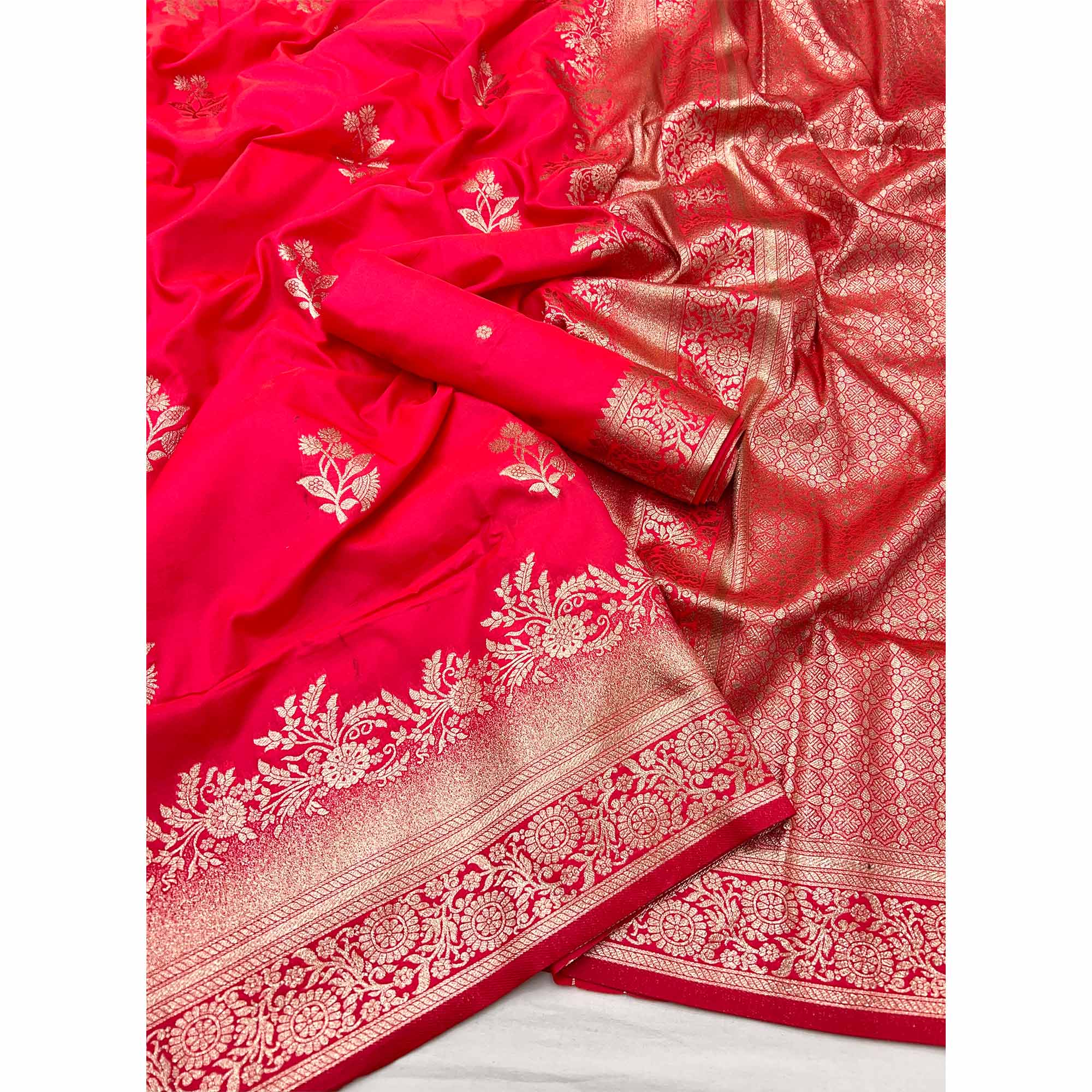 Pink Art Silk Saree Featuring Intricate Floral Zari Weaving & An Elegant Banarasi Pallu