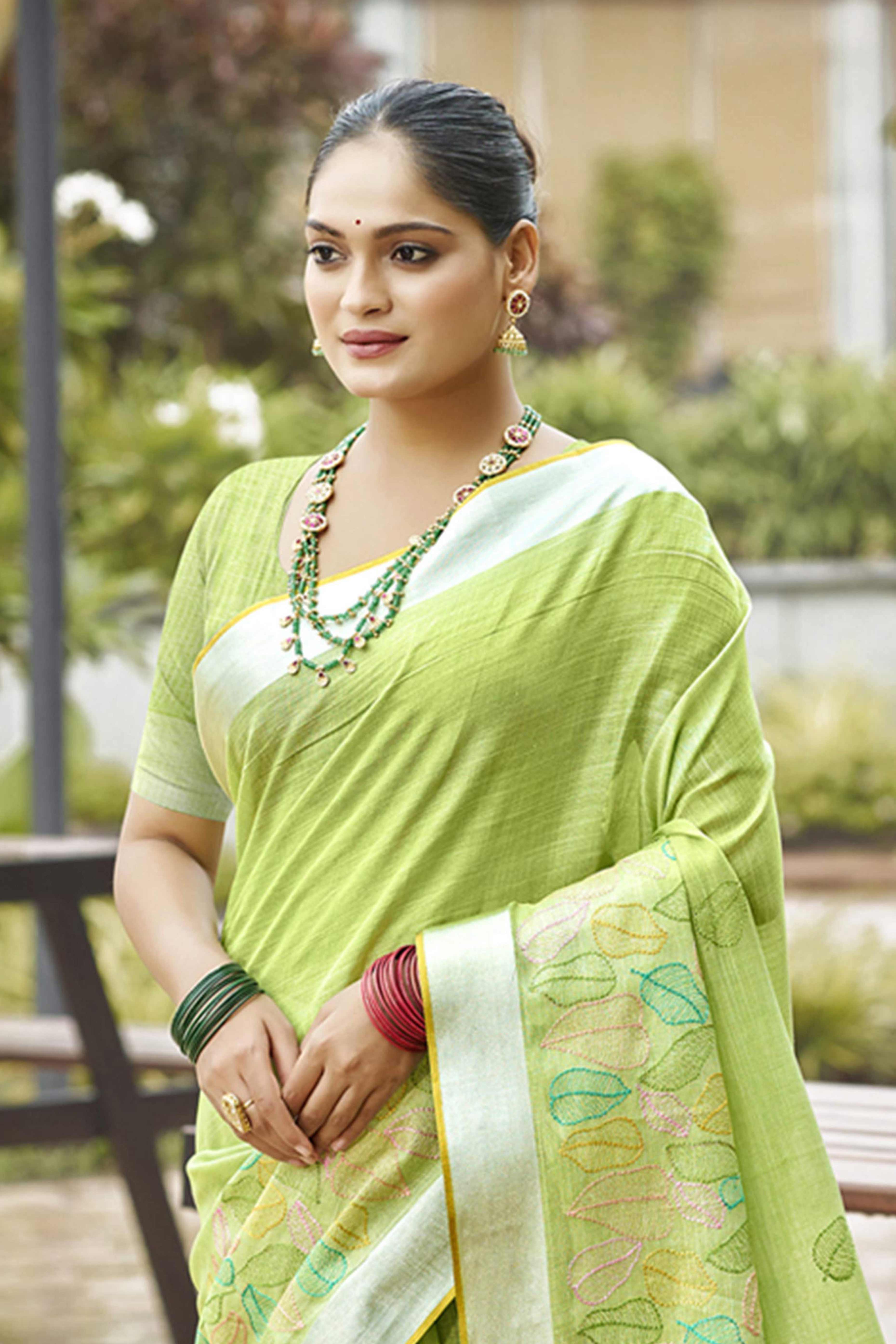 Classic Green Leaf Pattern Thread Embroidery Work Linen Saree With Tassel Pallu