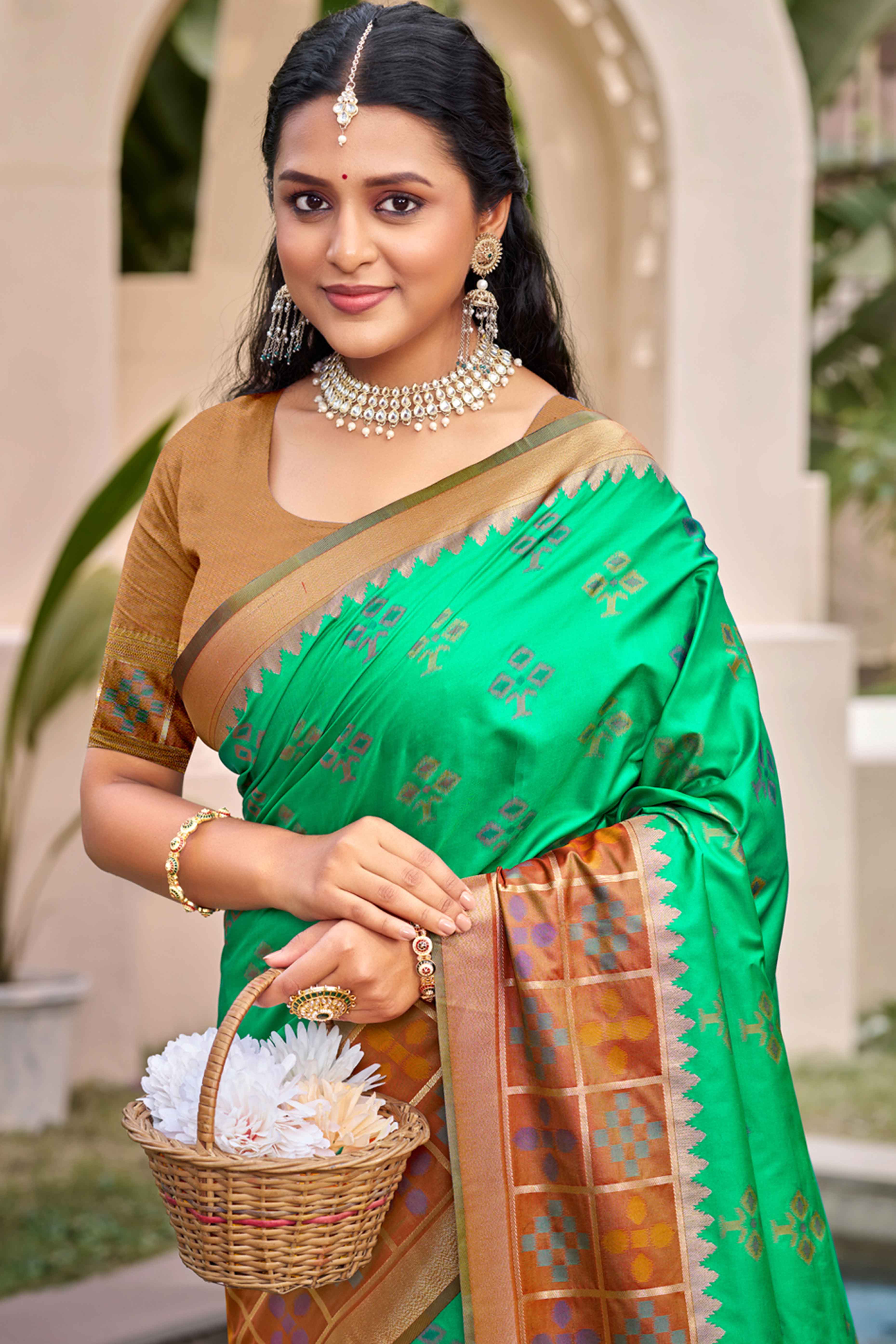 Rama Green Woven Cotton Silk Saree With Tassels