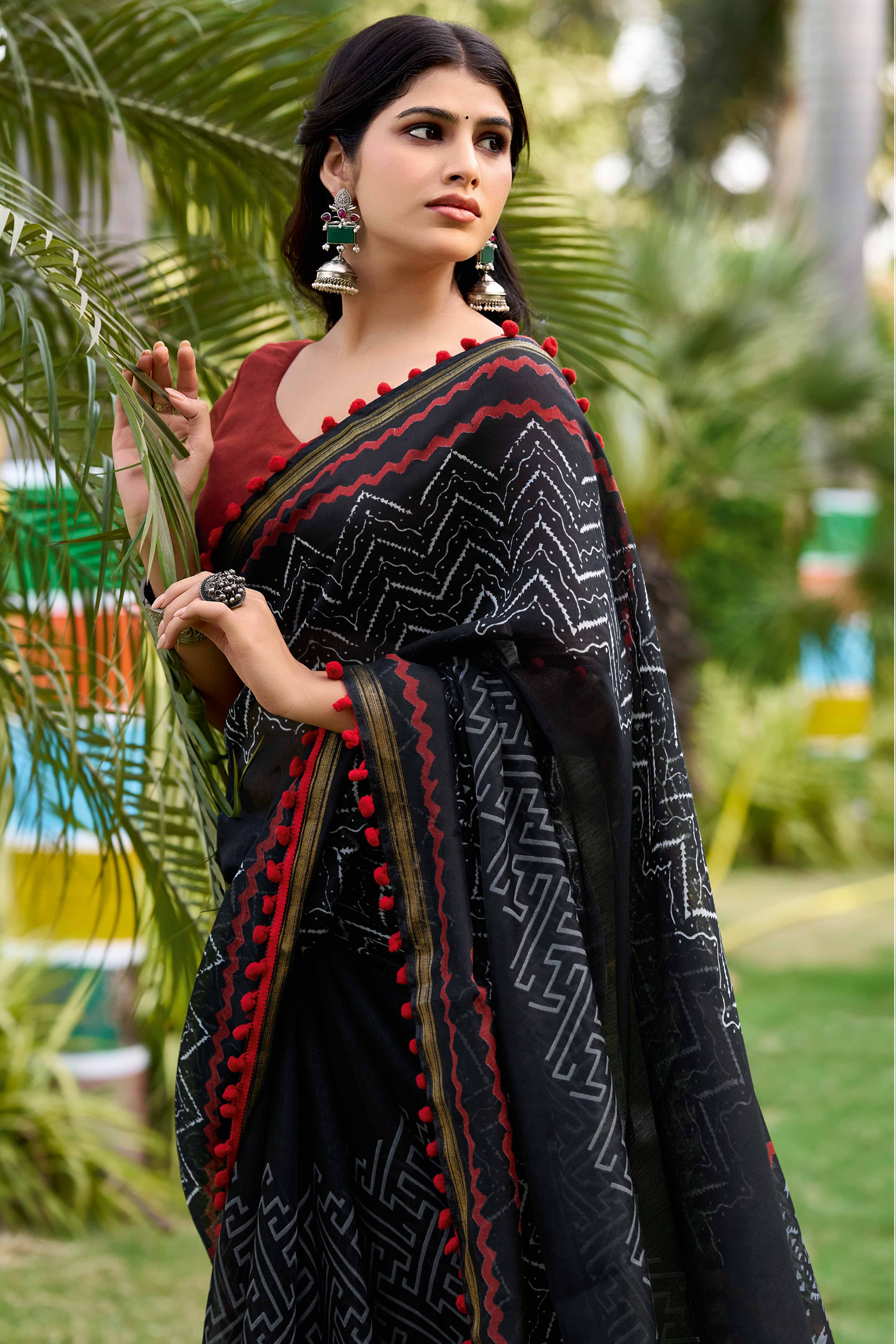 Comfortable Black Zig-Zag Printed Saree in Pure Mul Cotton - Image 3