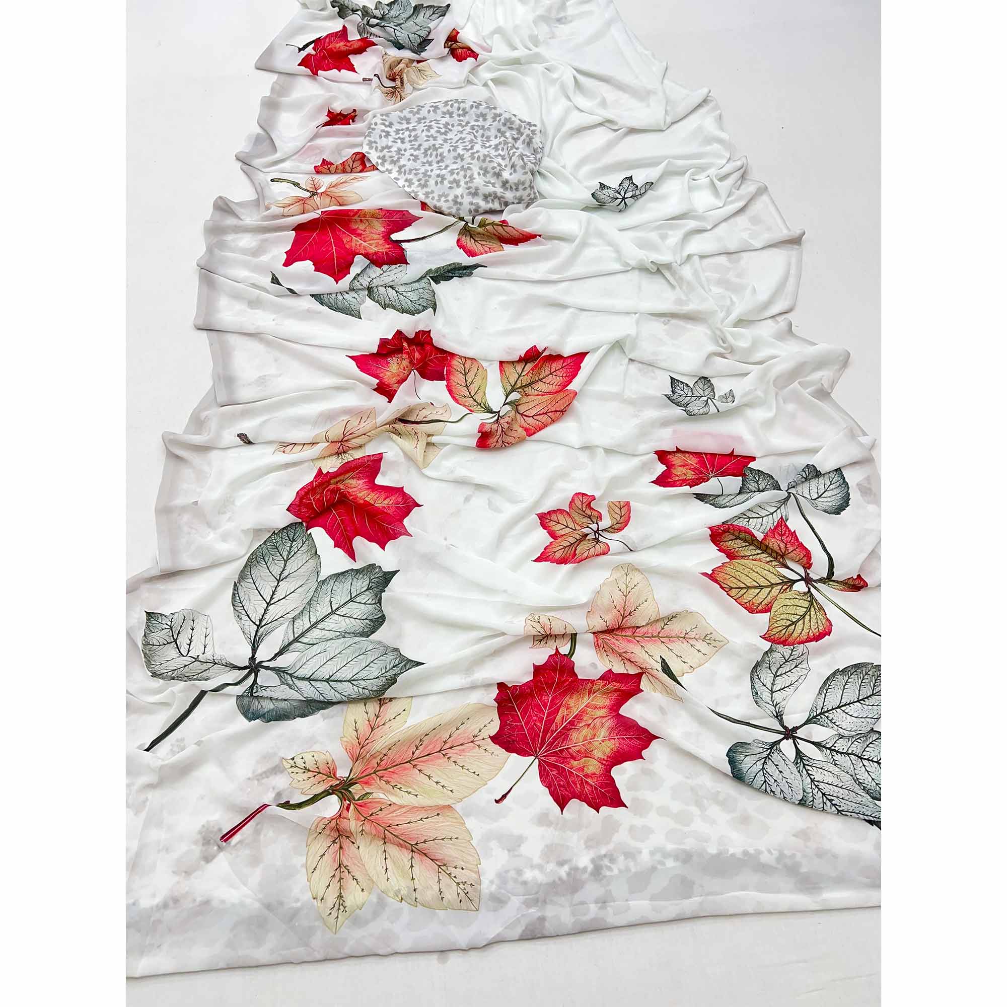 Elegant White Floral Digital Printed Georgette Saree For Chic Celebrations