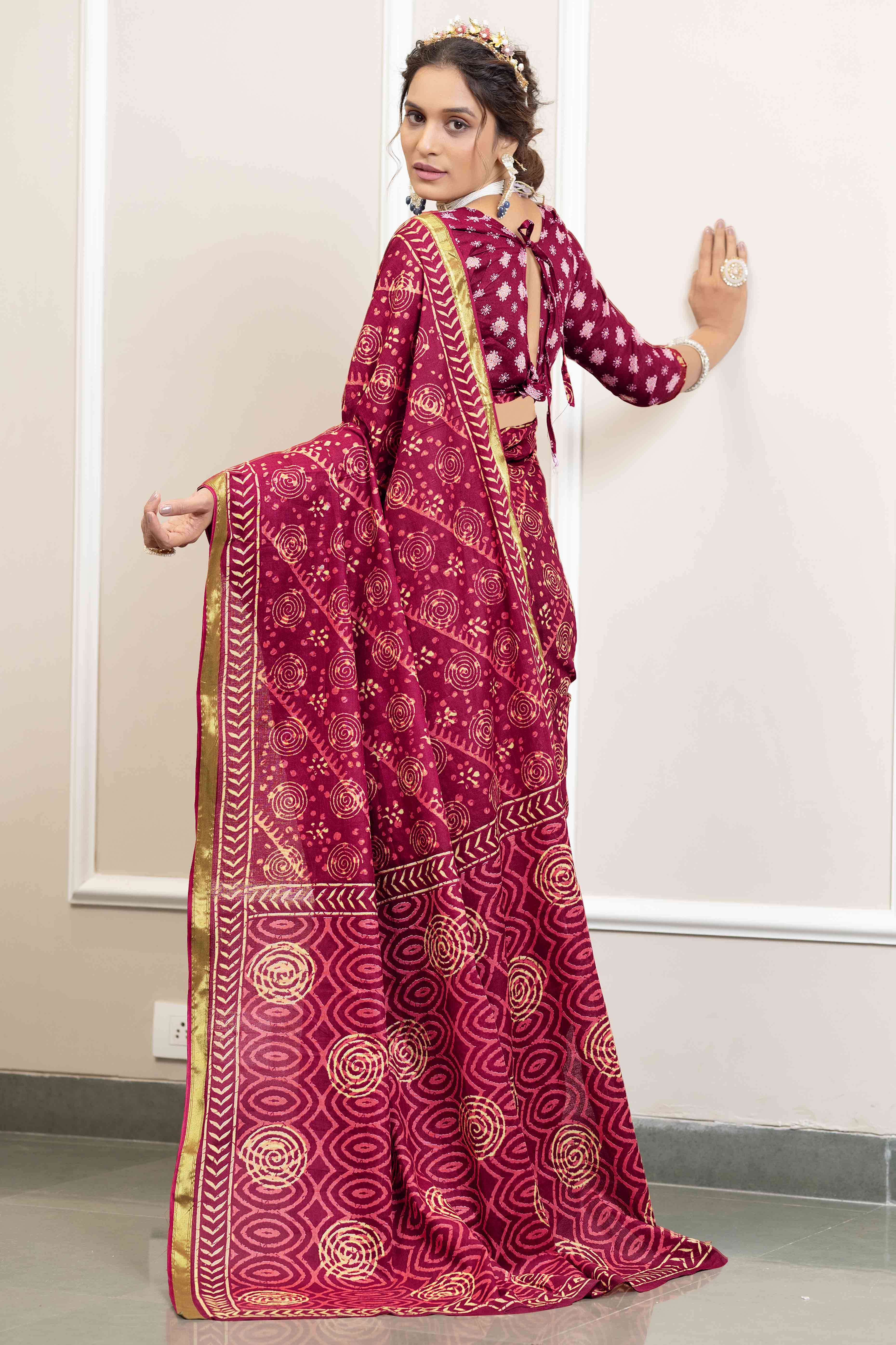 Pink Abstract Print Printed Pure Mulmul Cotton Saree