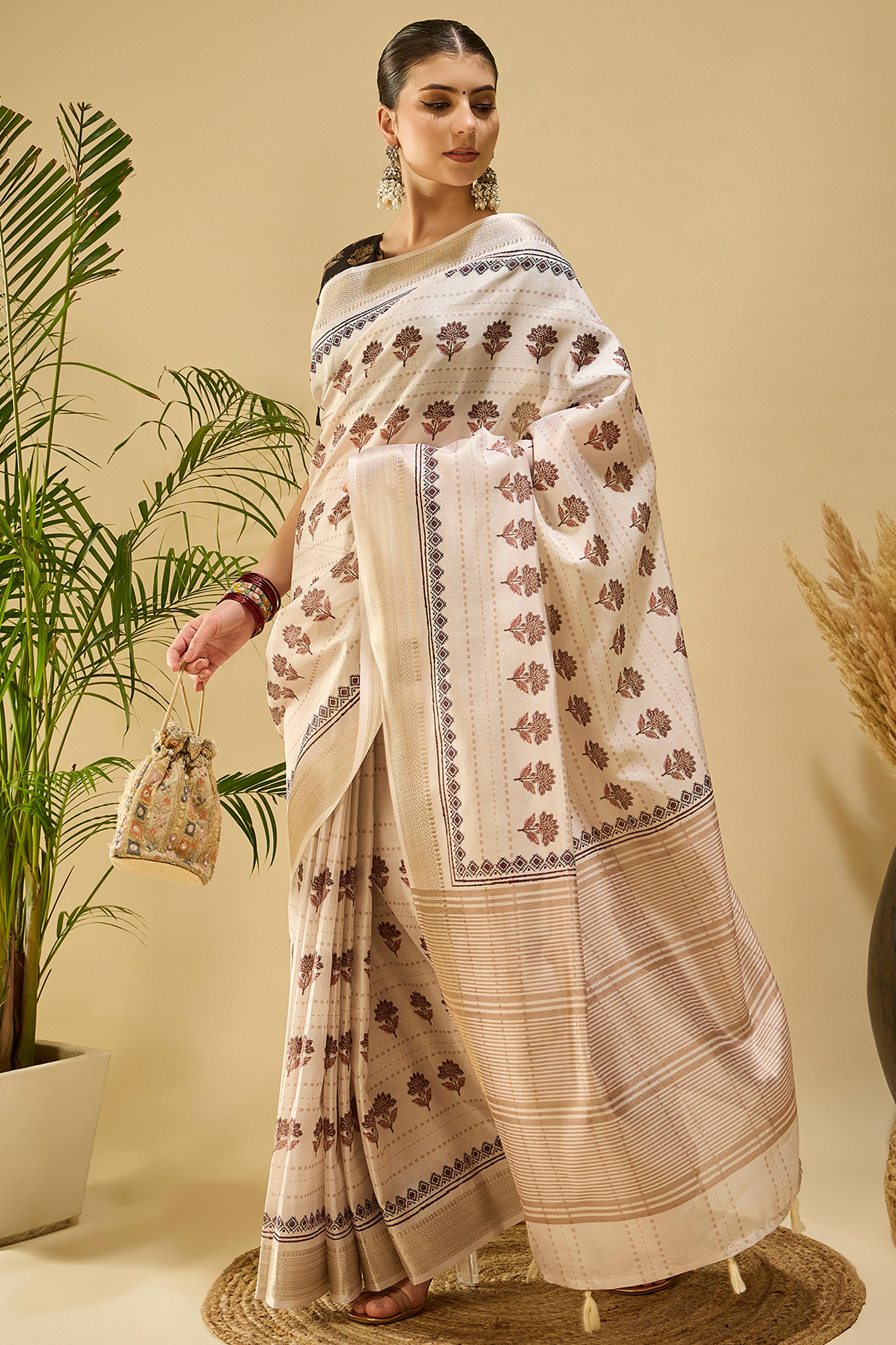 Classic Cream Floral Katki Cotton Silk Saree Adorned With Tassel Finished Pallu