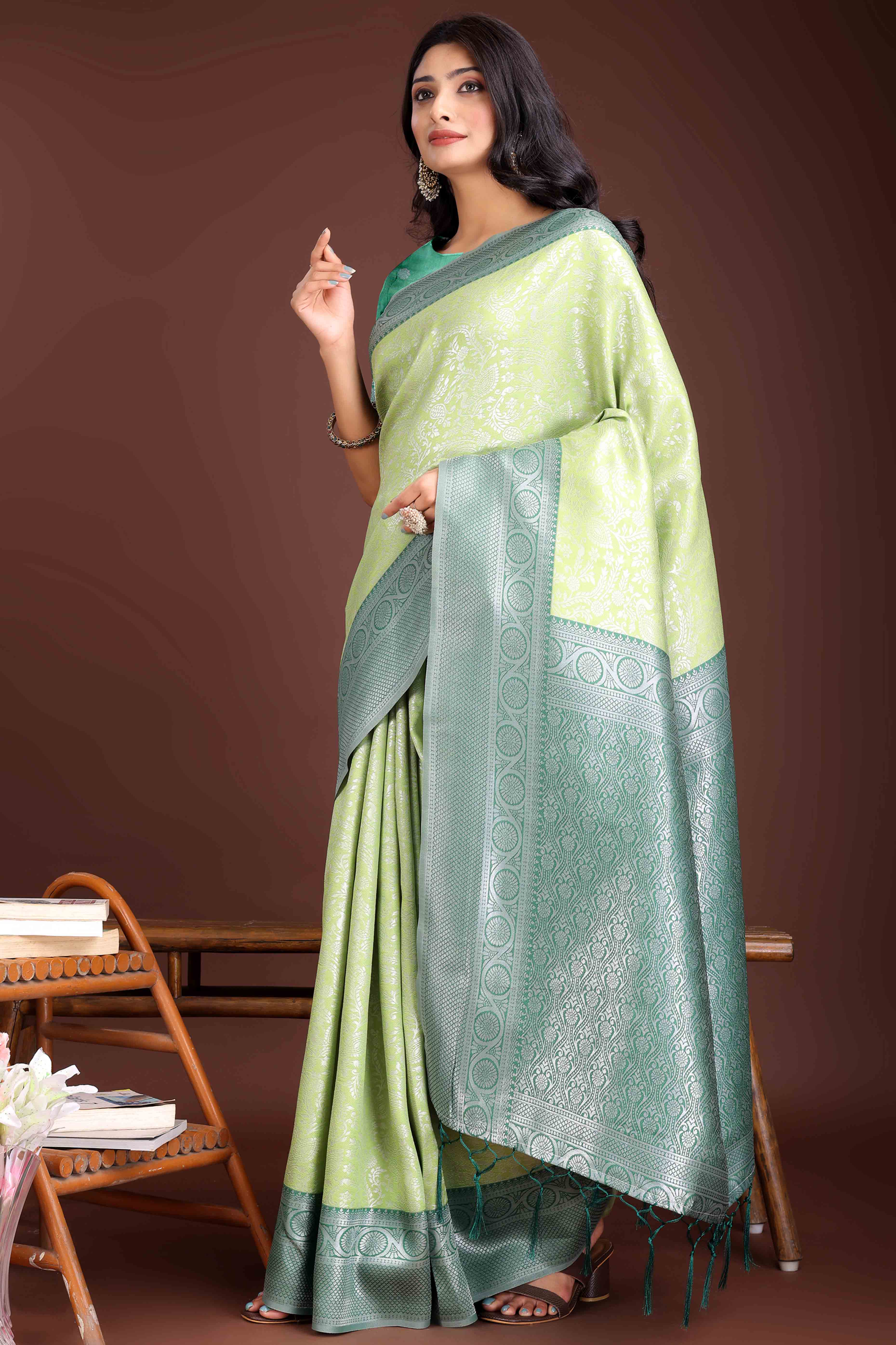 Light Green Floral Zari Weaving Lichi Cotton Silk Saree With Tassel Border