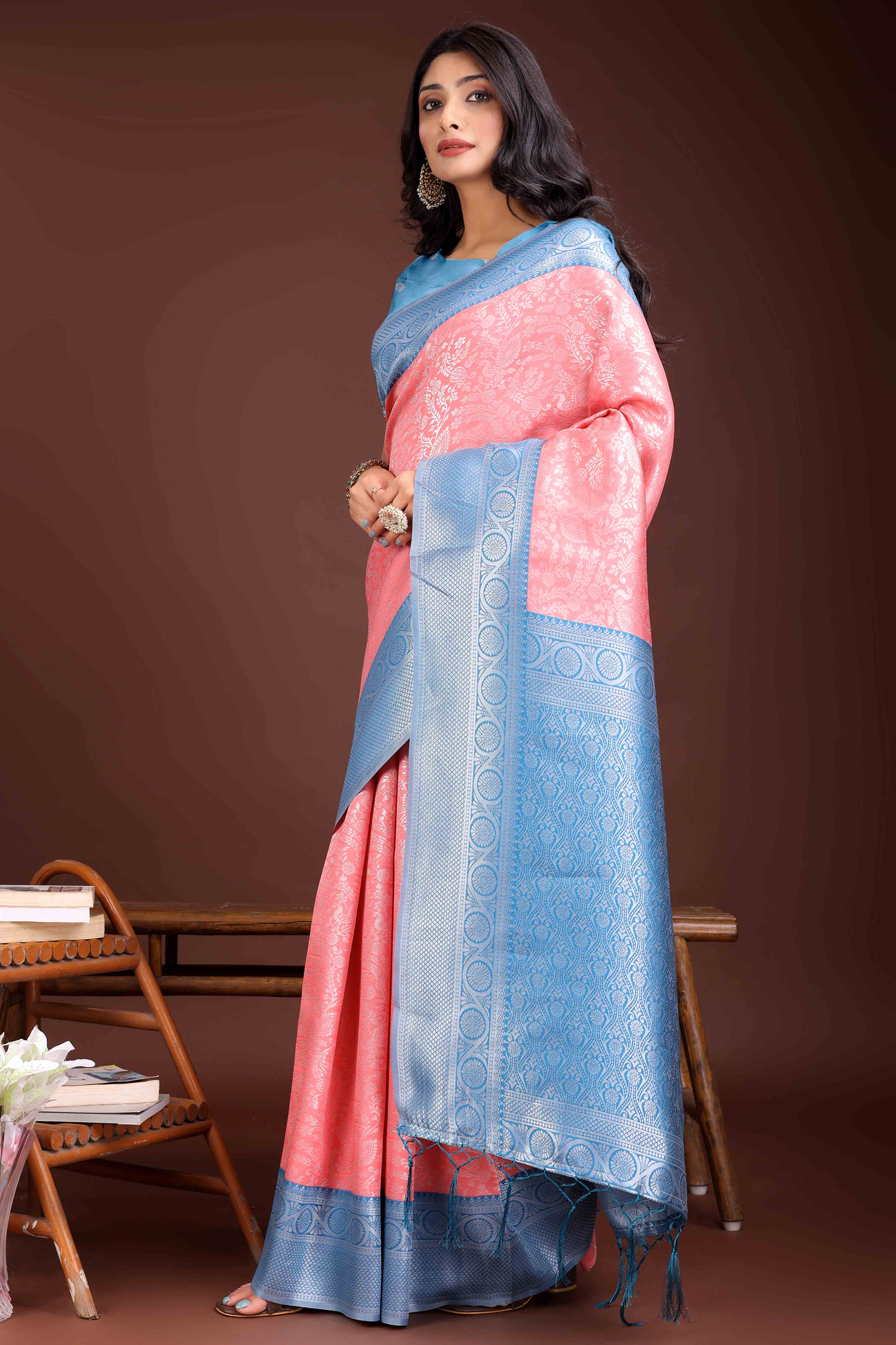 Peach Floral Zari Weaving Lichi Cotton Silk Saree With Tassel Border