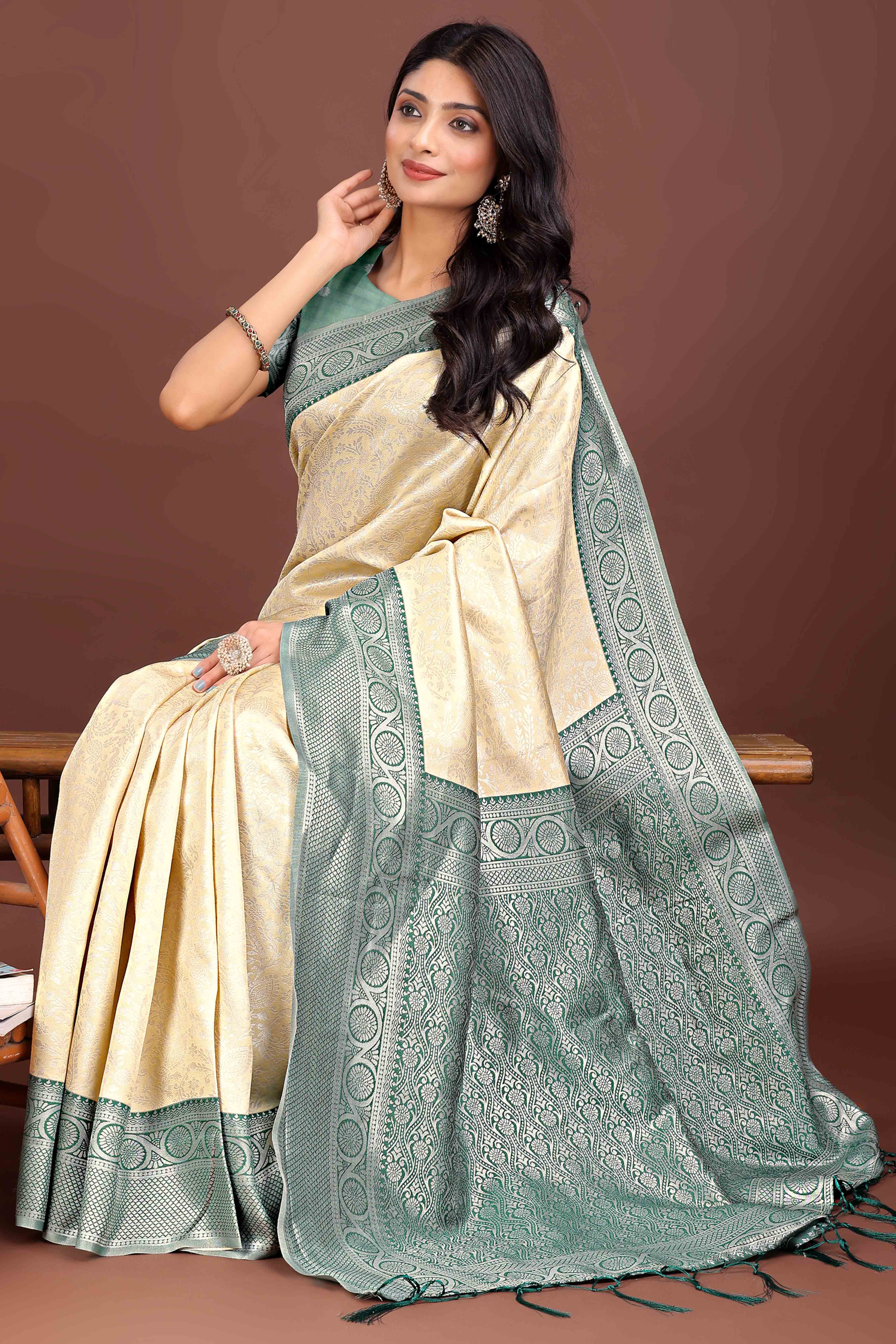 Cream Floral Zari Weaving Lichi Cotton Silk Saree With Tassel Border