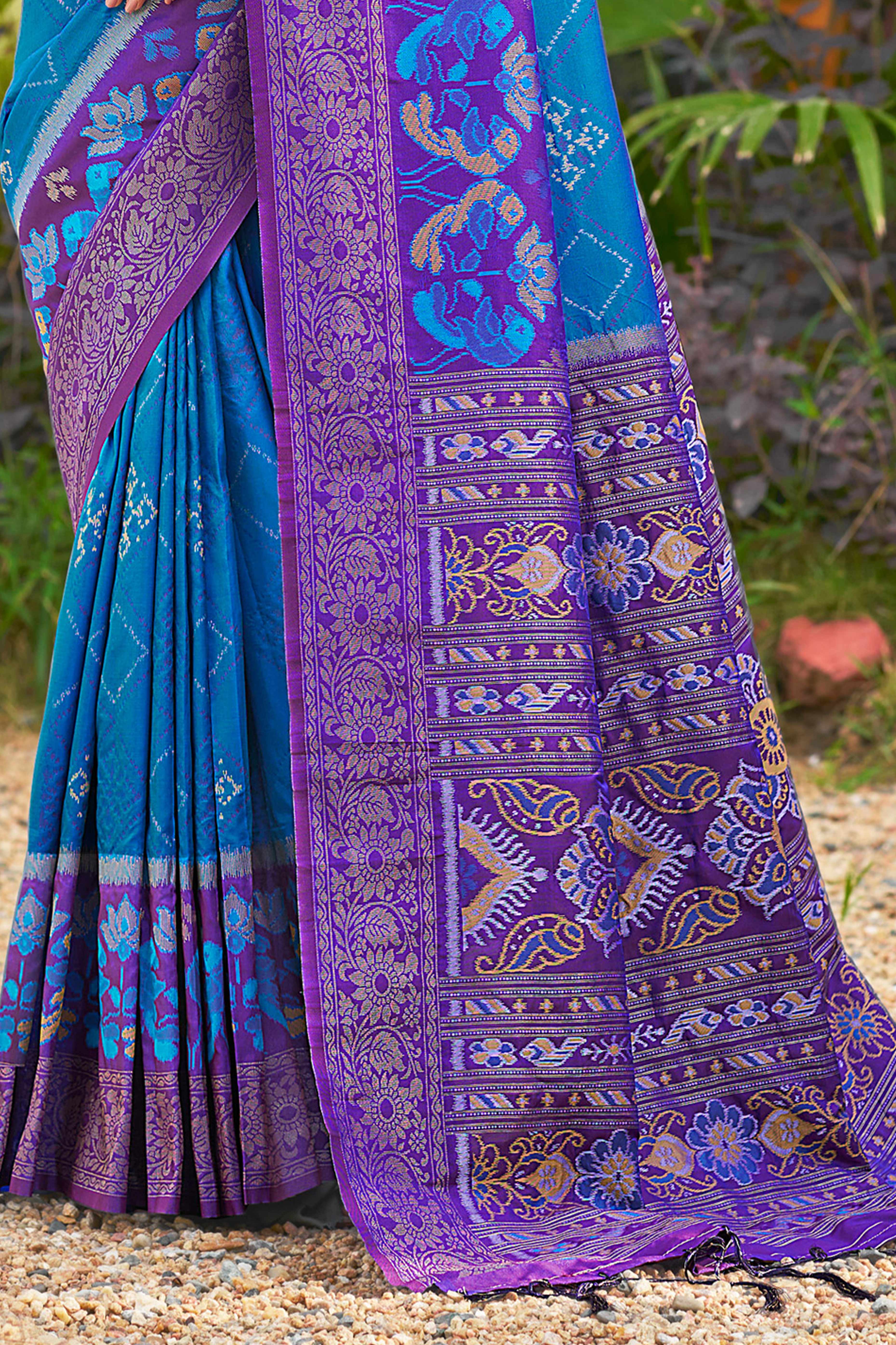 Graceful Blue Pochampally Silk Blend Saree Adorned With Floral Weaving & Stylish Tassel Pallu