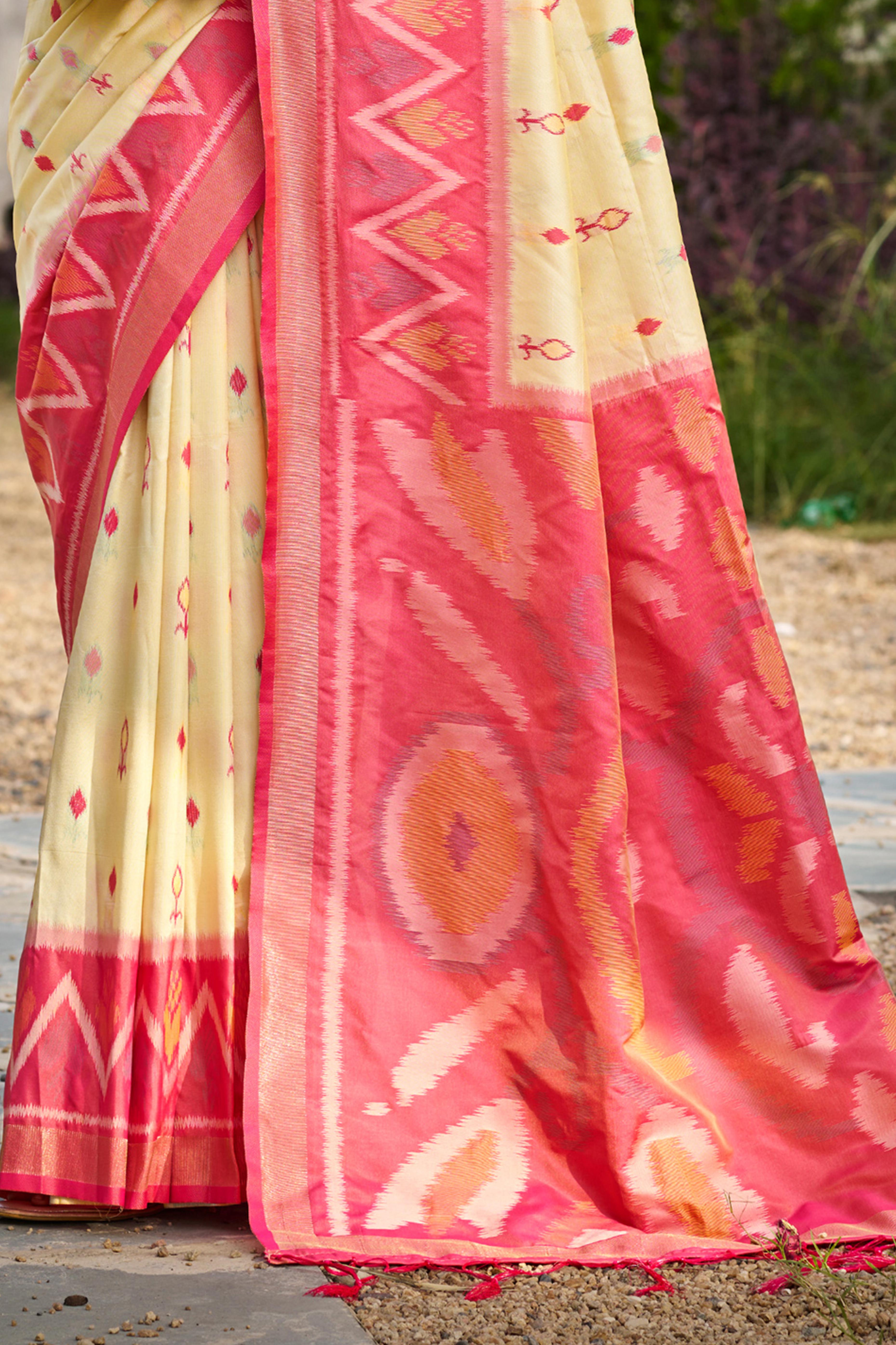 Elegant Cream Pochampally Ikkat Silk Blend Saree Featuring Intricate Weaving & Tassel Pallu