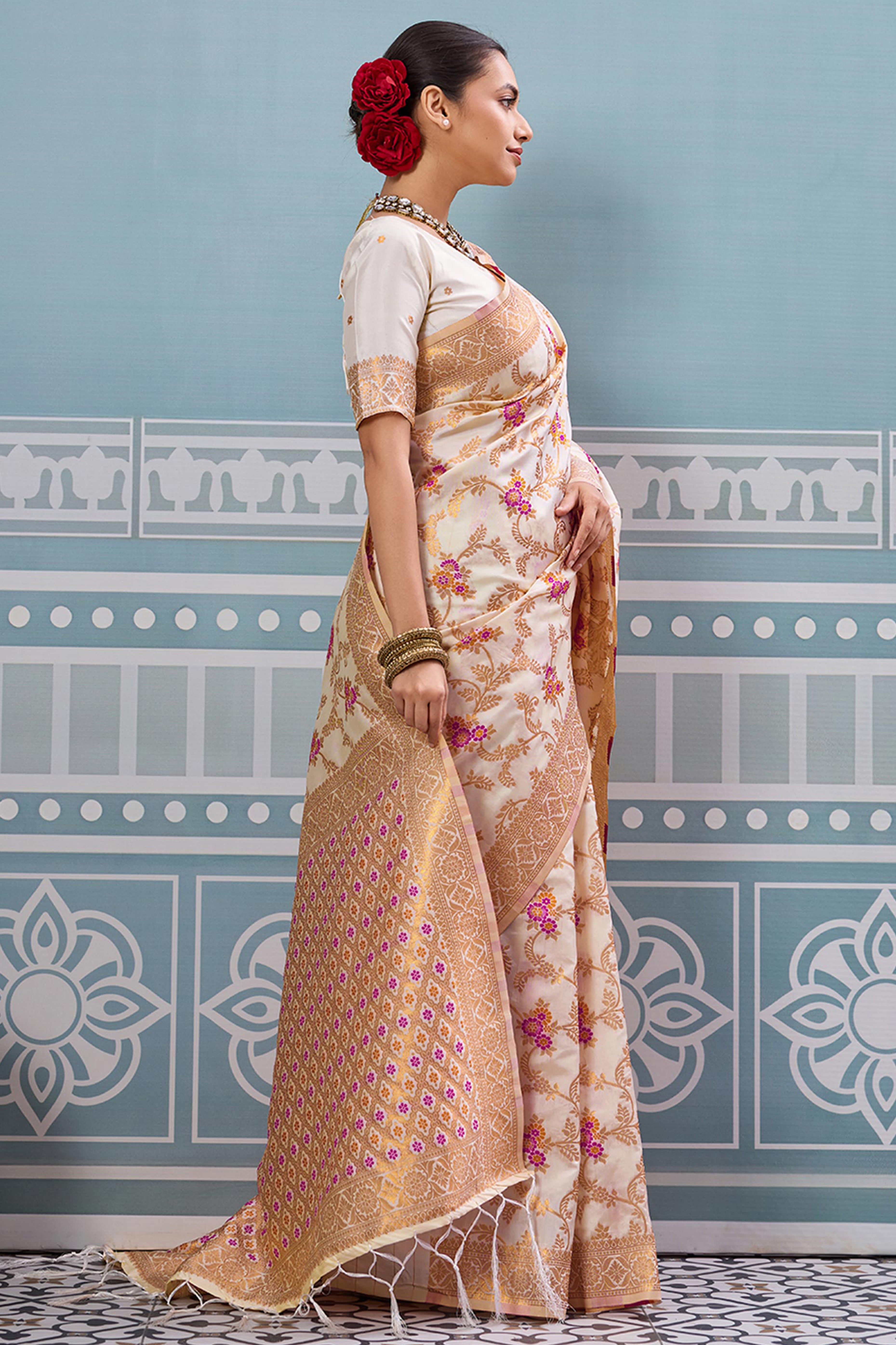 Majestic Bloom Cream Floral Zari Weaving Silk Blend Saree With Elegant Tassel Pallu