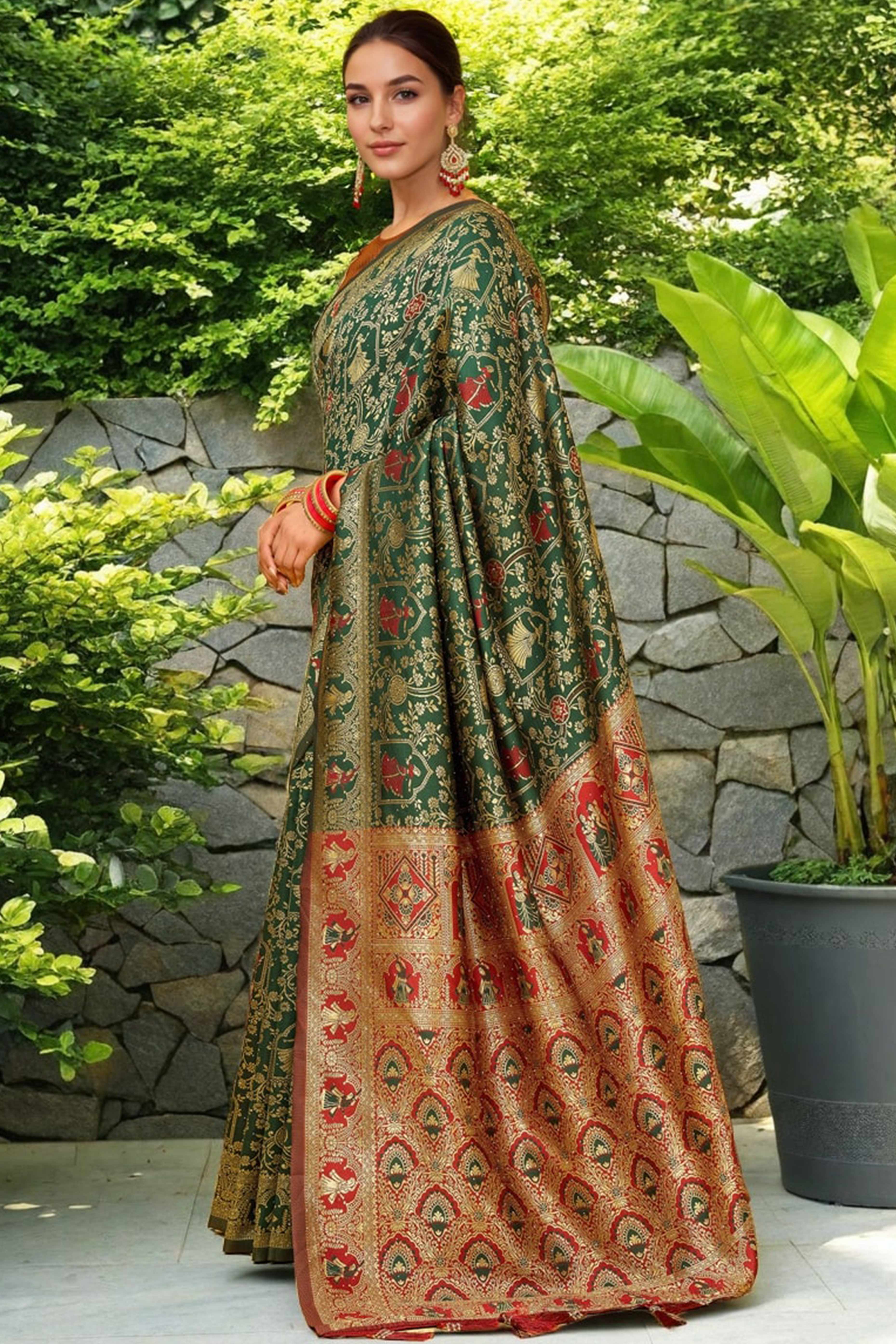 Dark Green Paithani Saree In Silk Blend Highlighted With Floral Weaving & Tasselled Edge