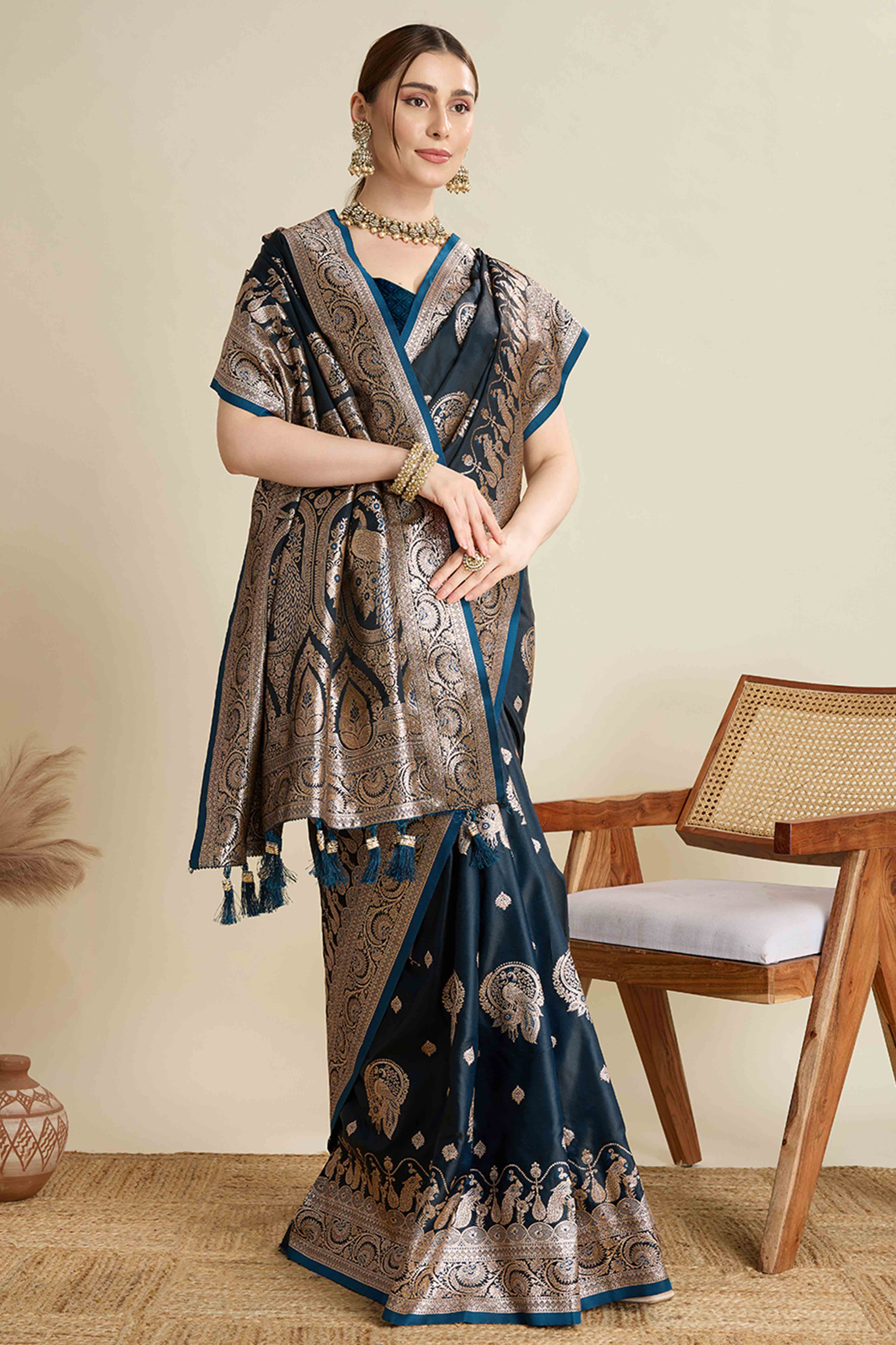Navy Blue Pure Silk Saree Featuring Traditional Banarasi Zari Weaving Patterns