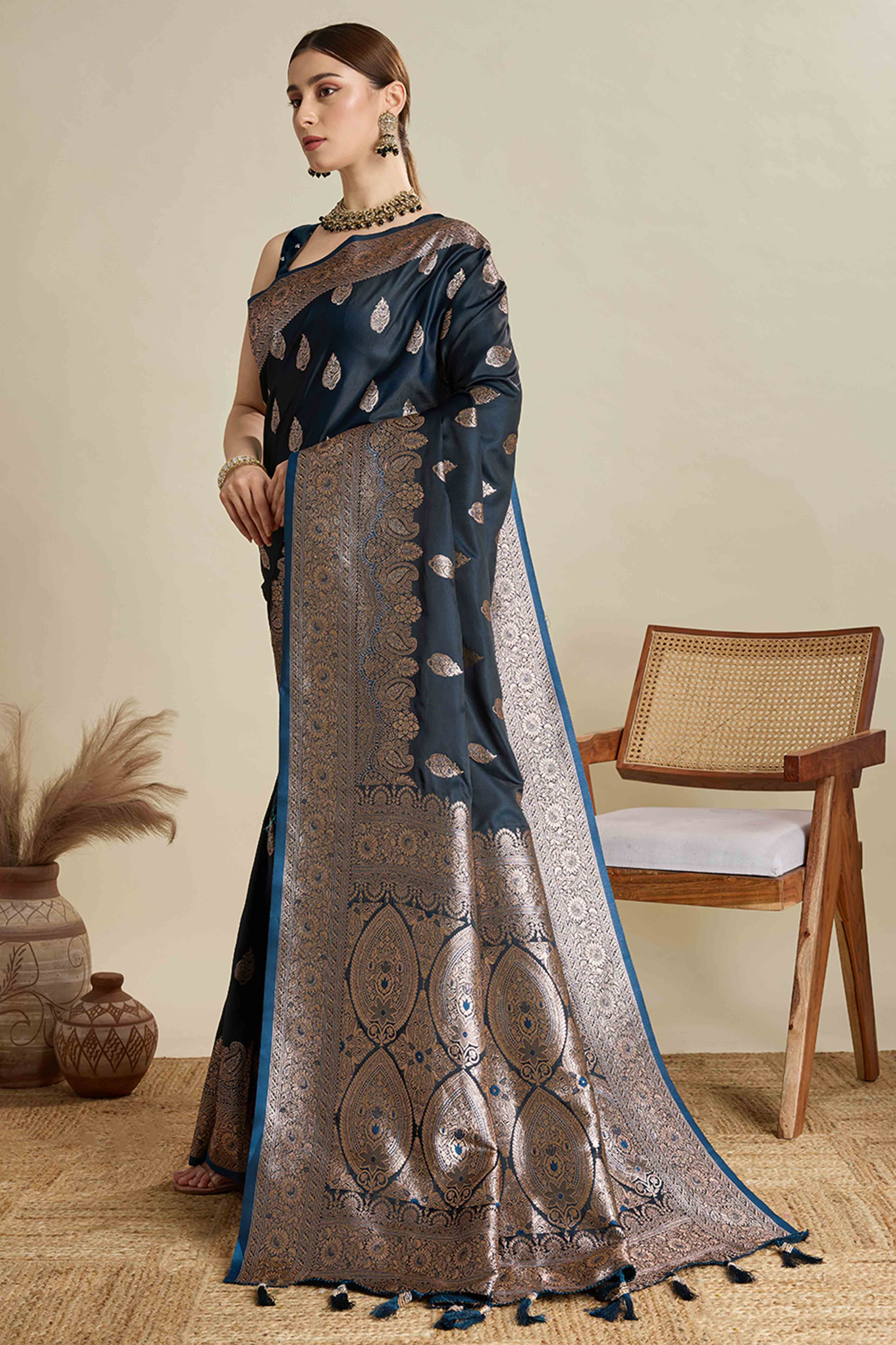 Deep Navy Blue Pure Silk Saree Featuring Traditional Banarasi Zari Weaving Patterns