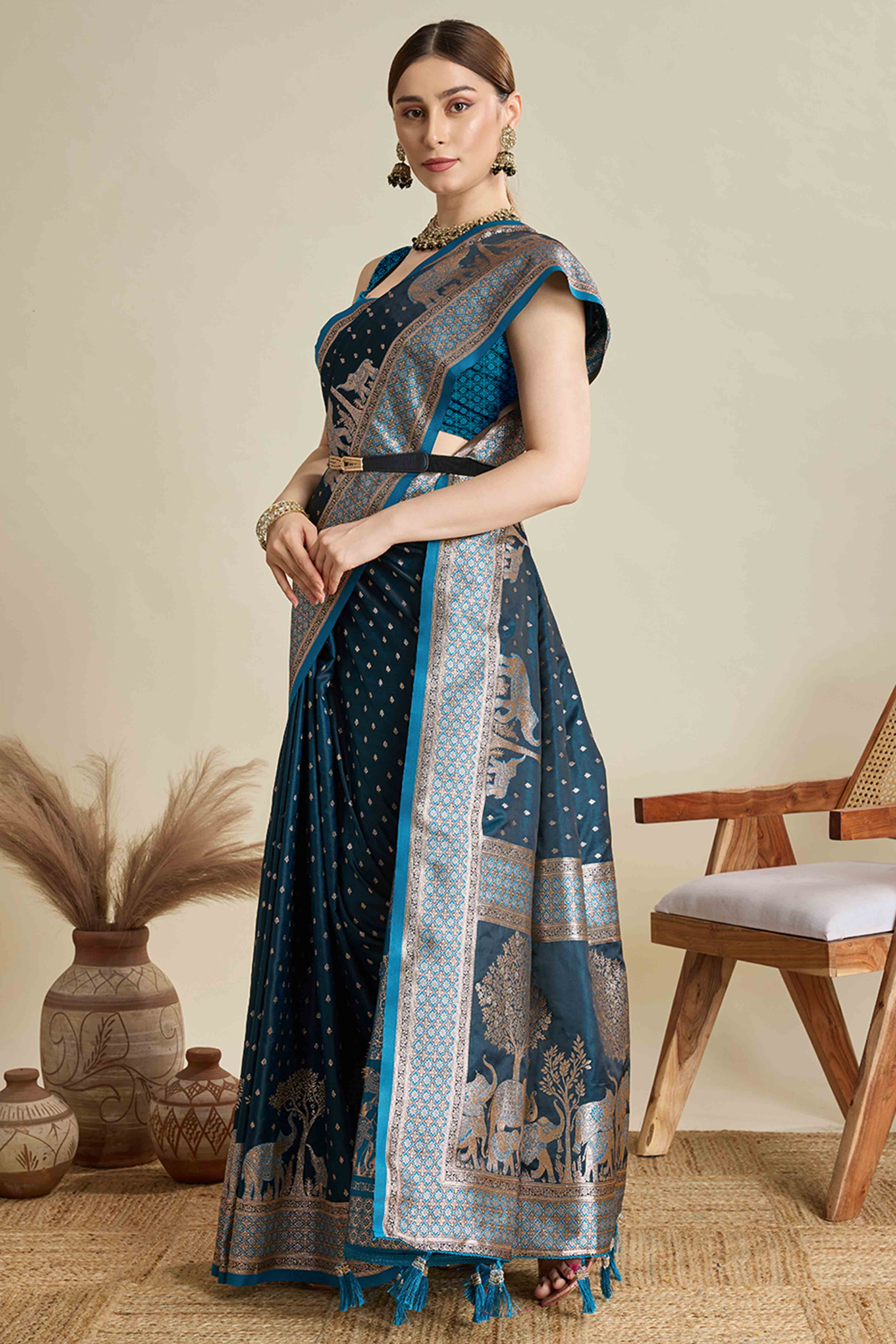Blue Pure Silk Saree Featuring Traditional Banarasi Zari Weaving Patterns