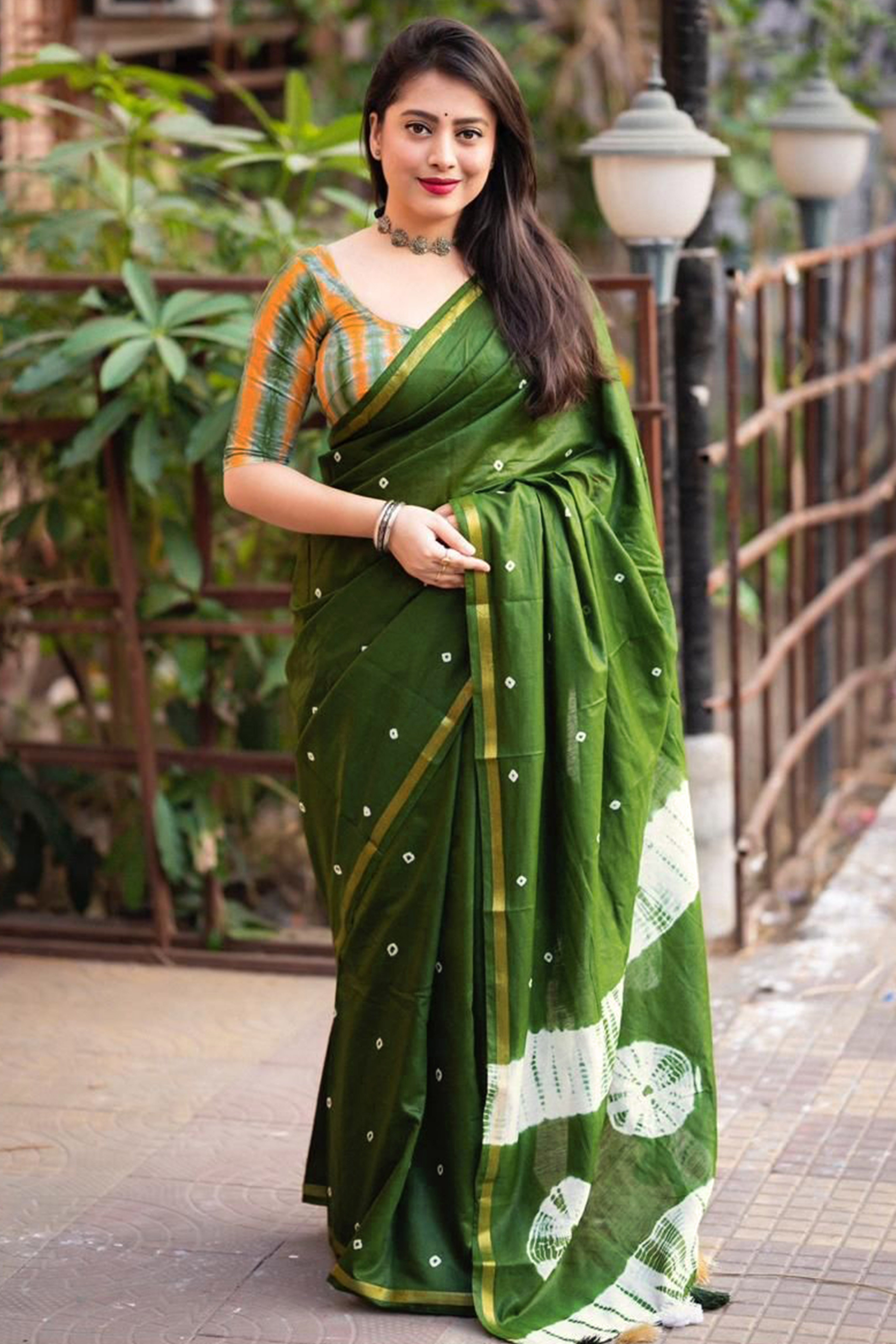 Green Linen Cotton Saree Adorned with Vibrant Bandhani Prints and Breezy Texture