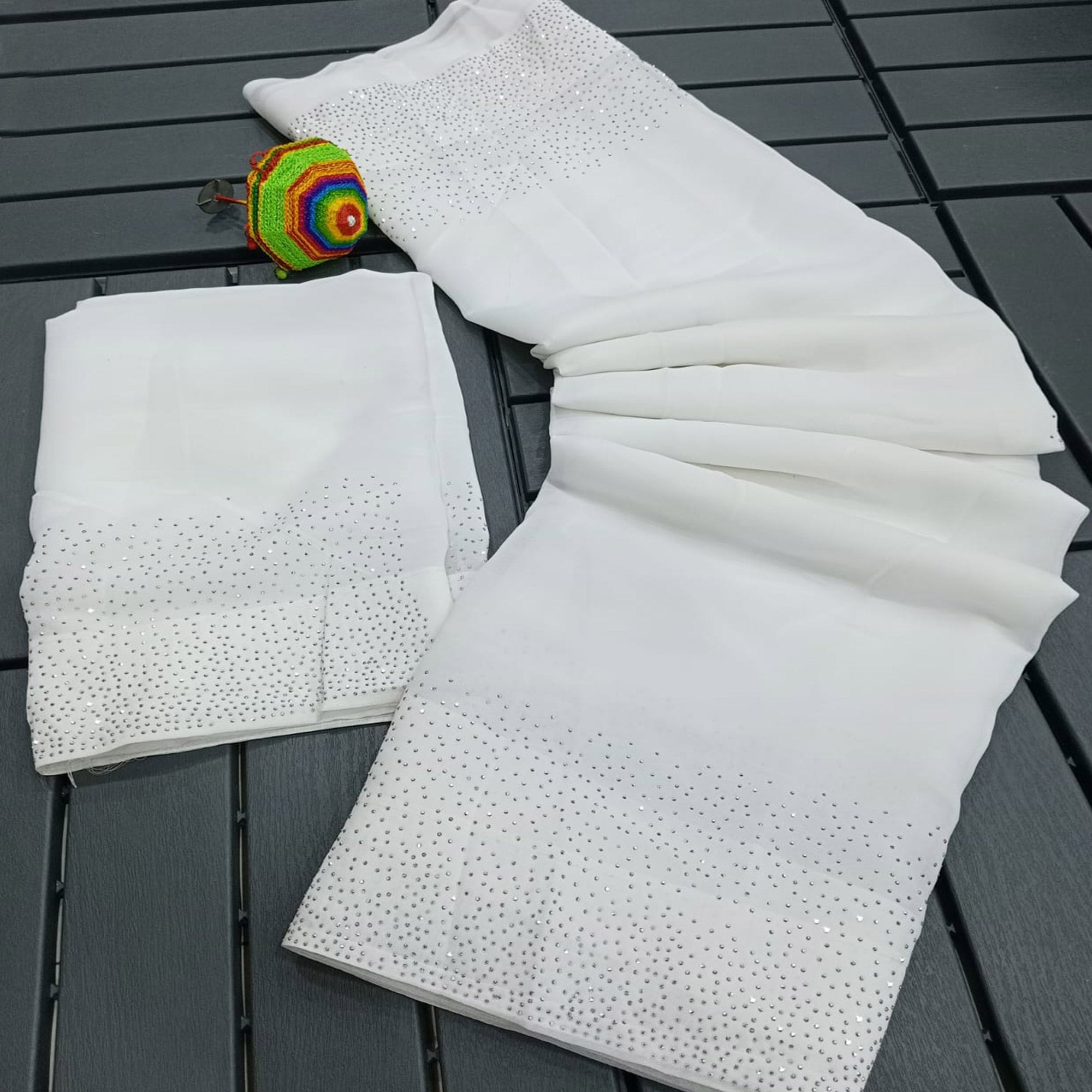 HELFAB-QUEEN-WHITE