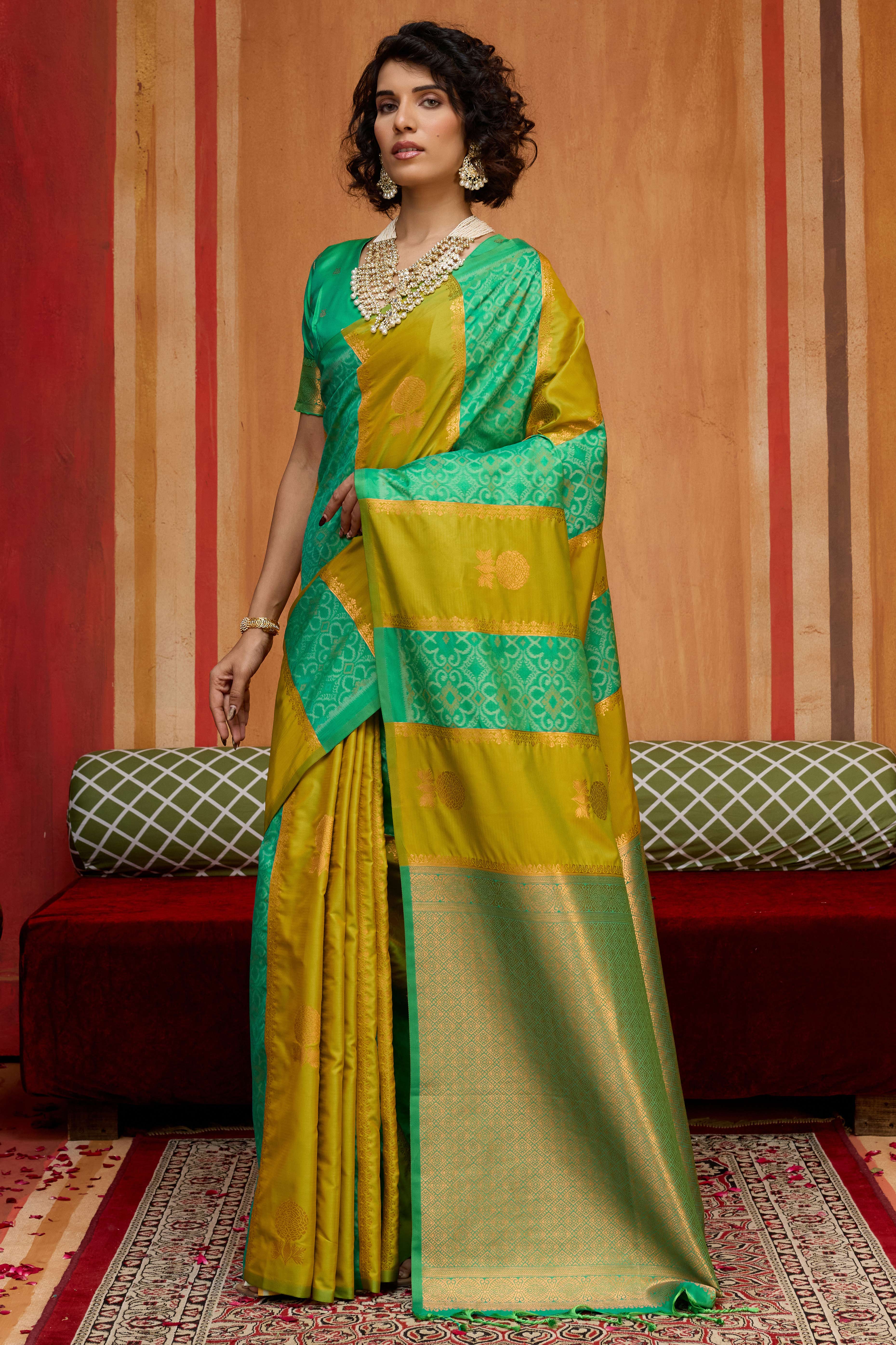 Classic Emerald Green Floral Handloom Weaving Art Silk Saree With Statement Tassel Pallu