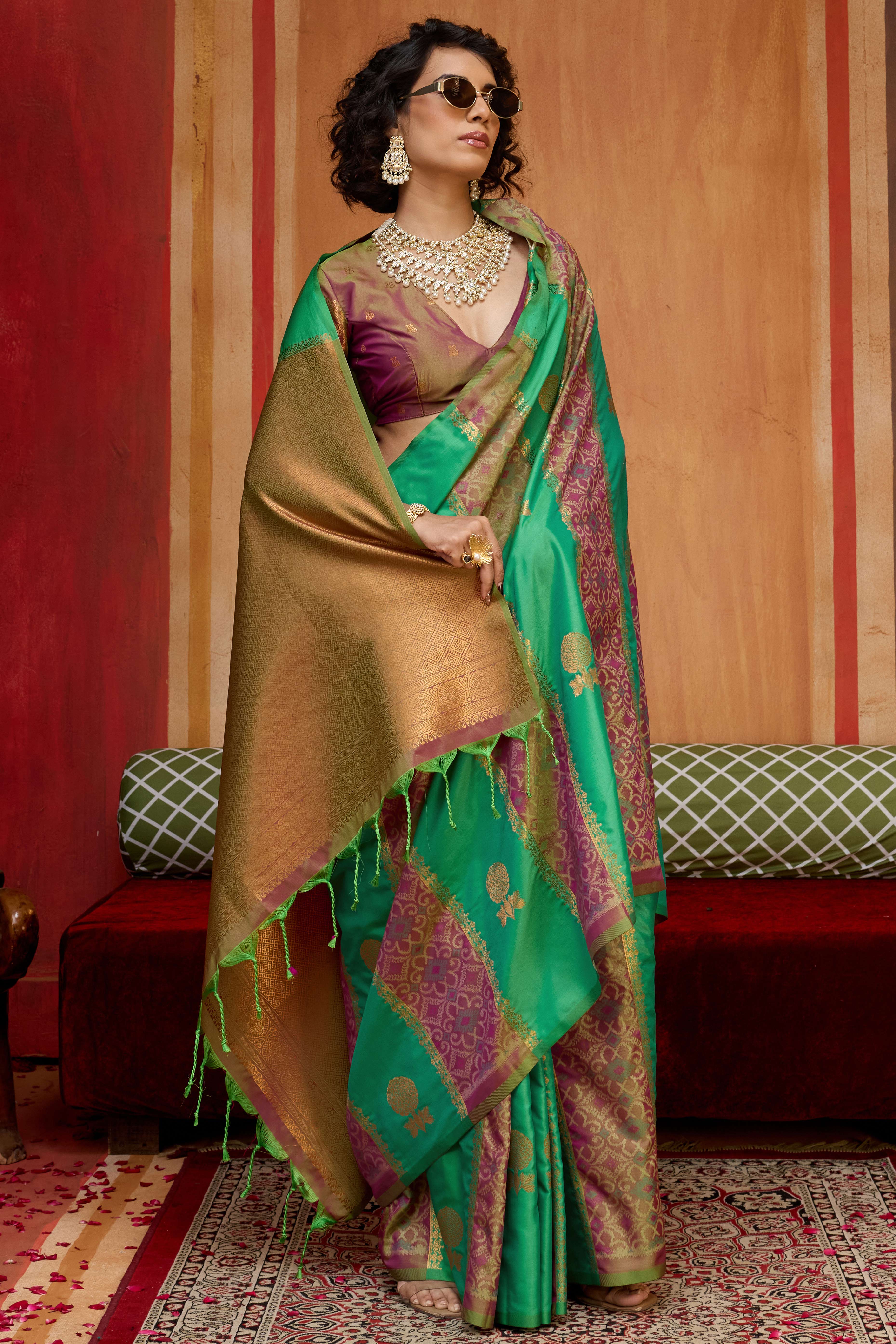 Classic Parrot Green Floral Handloom Weaving Art Silk Saree With Statement Tassel Pallu