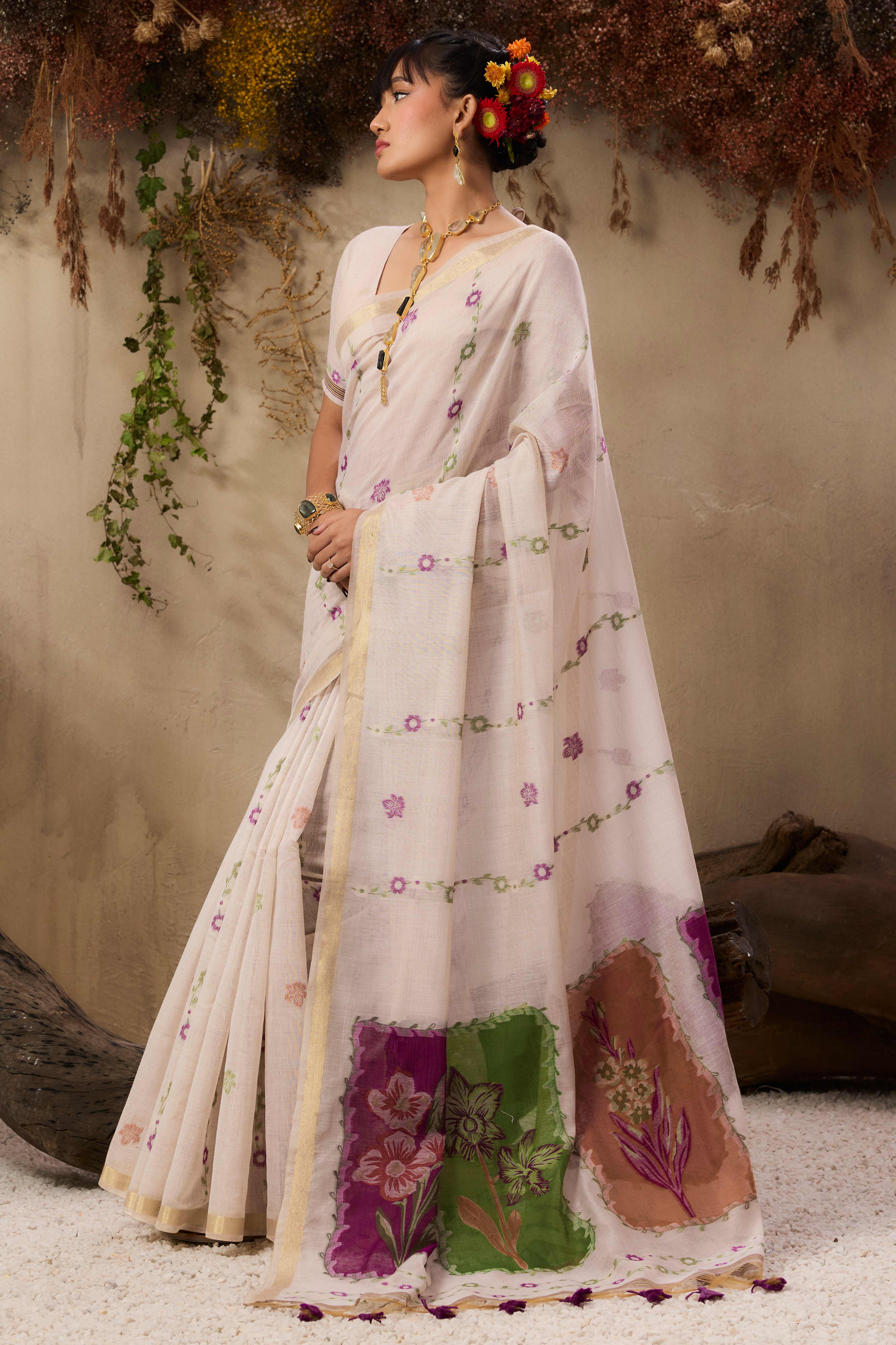 Cream Pure Munga Cotton Blend Saree Adorned with Intricate Floral Weaves