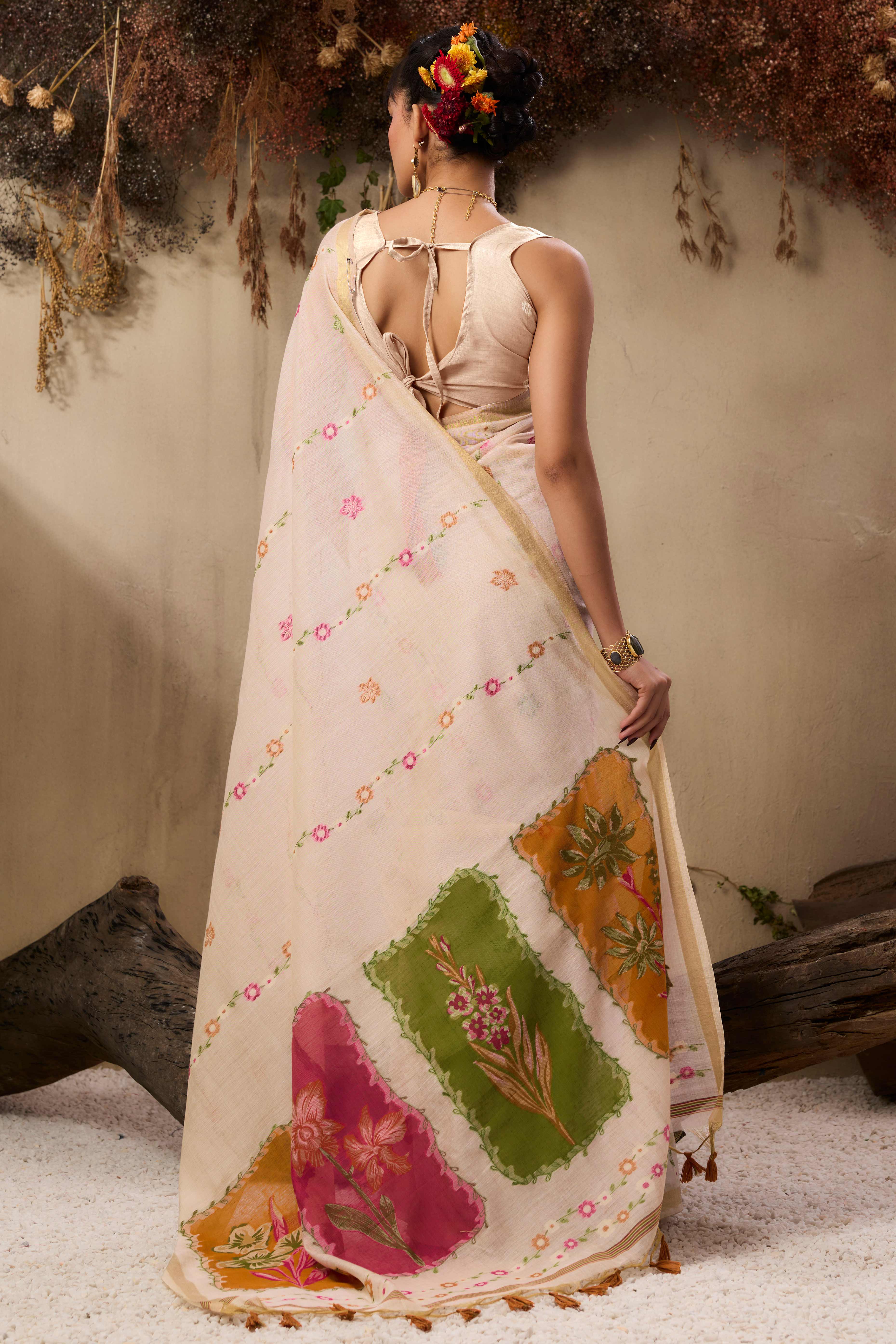 Cream Lightweight Munga Cotton Blend Handloom Saree Featuring Floral Weaving